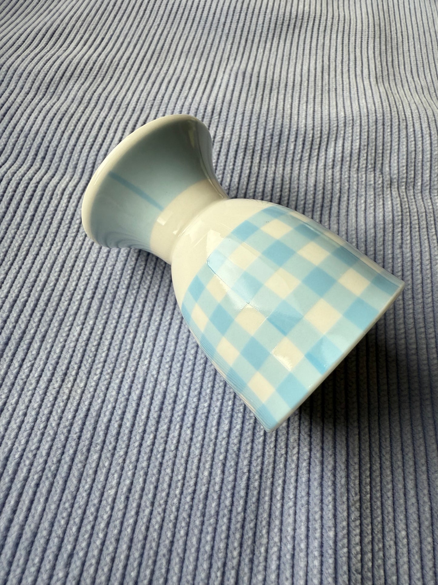 Quatre coquetiers en céramique motif vichy