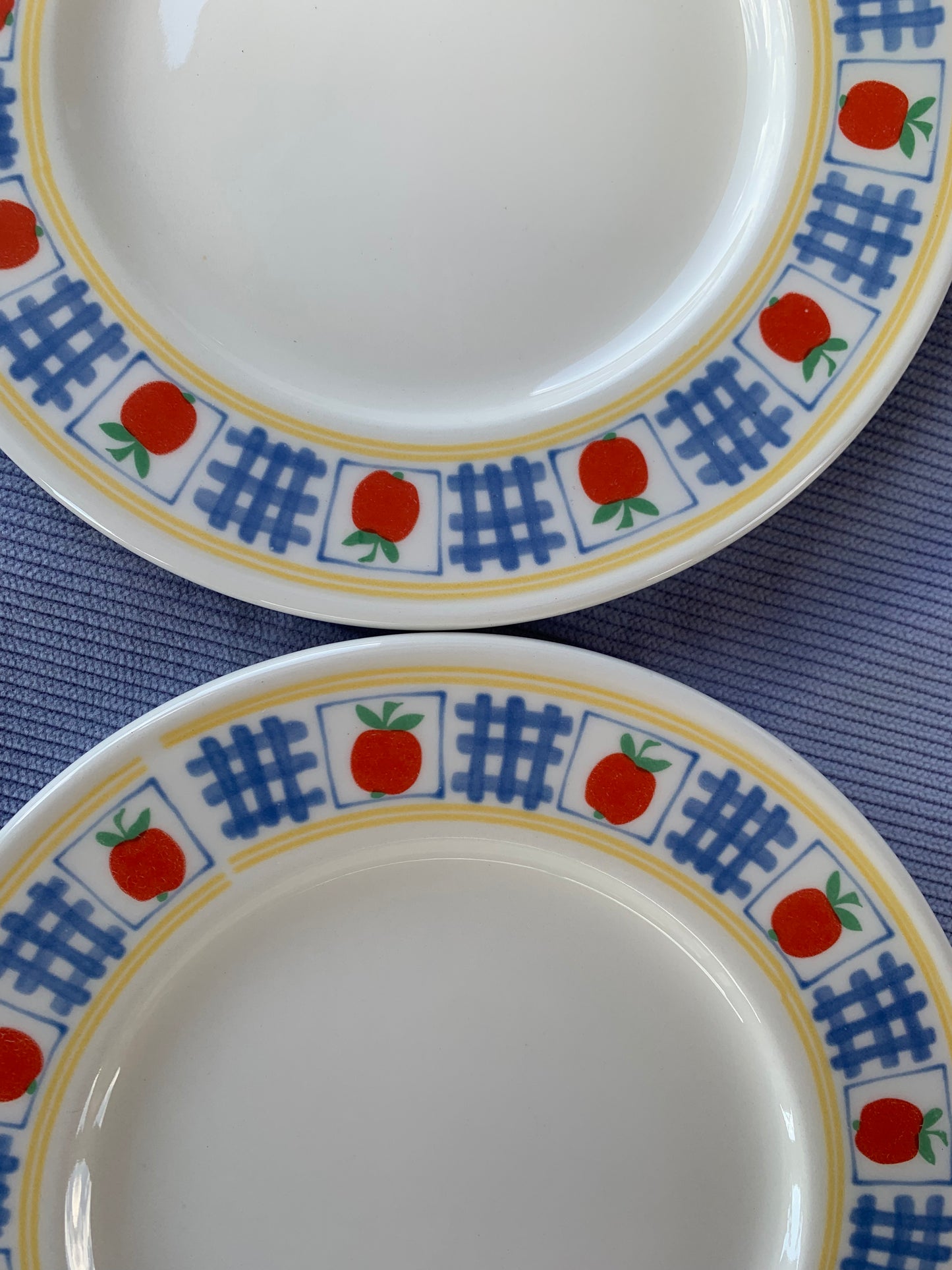Deux assiettes pommes vintage