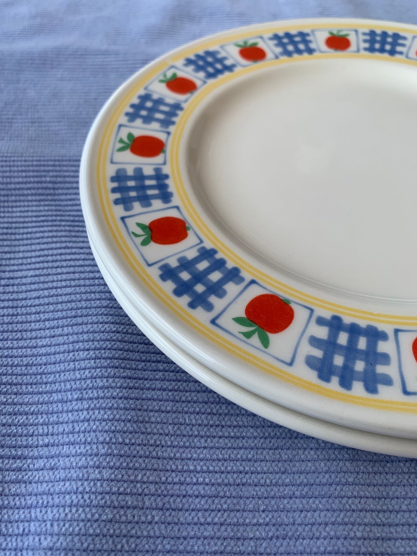 Deux assiettes pommes vintage
