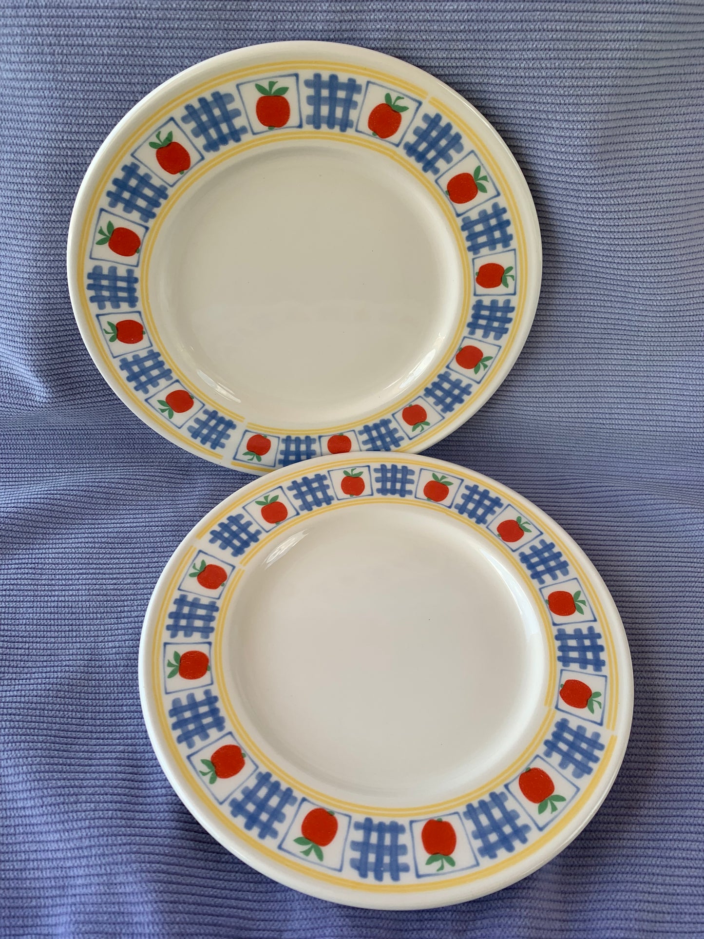 Deux assiettes pommes vintage