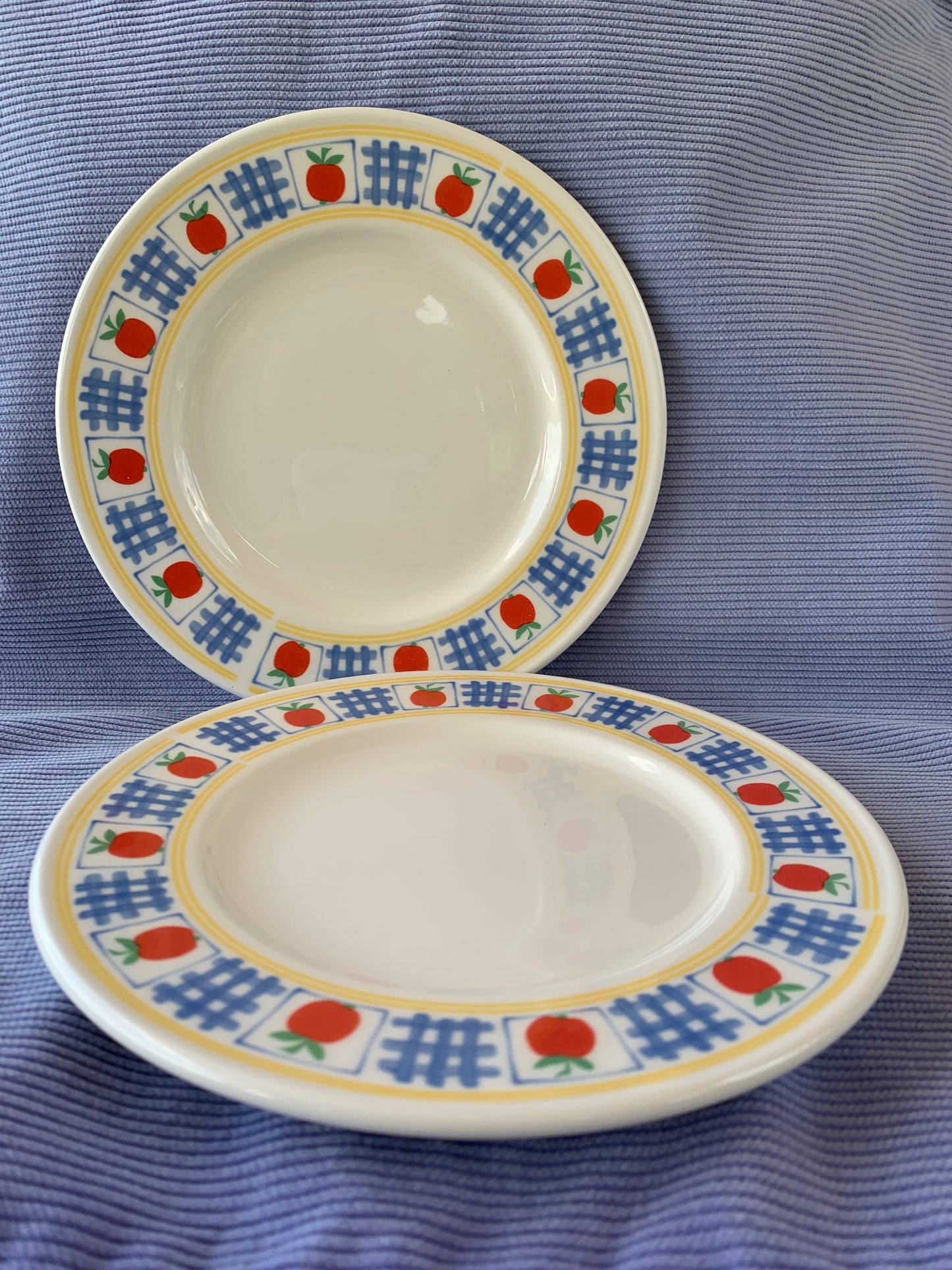 Deux assiettes pommes vintage