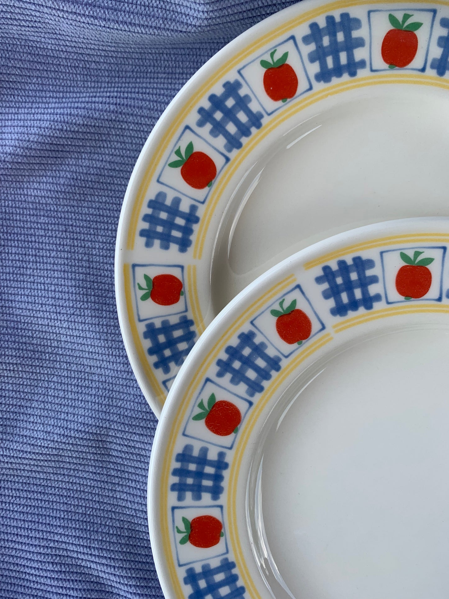 Deux assiettes pommes vintage
