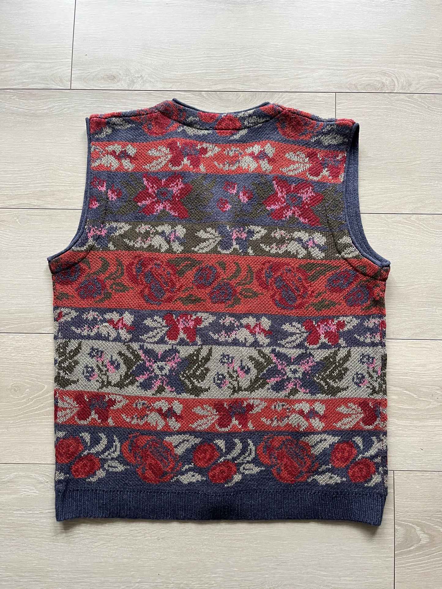 Gilet motifs floraux T.48