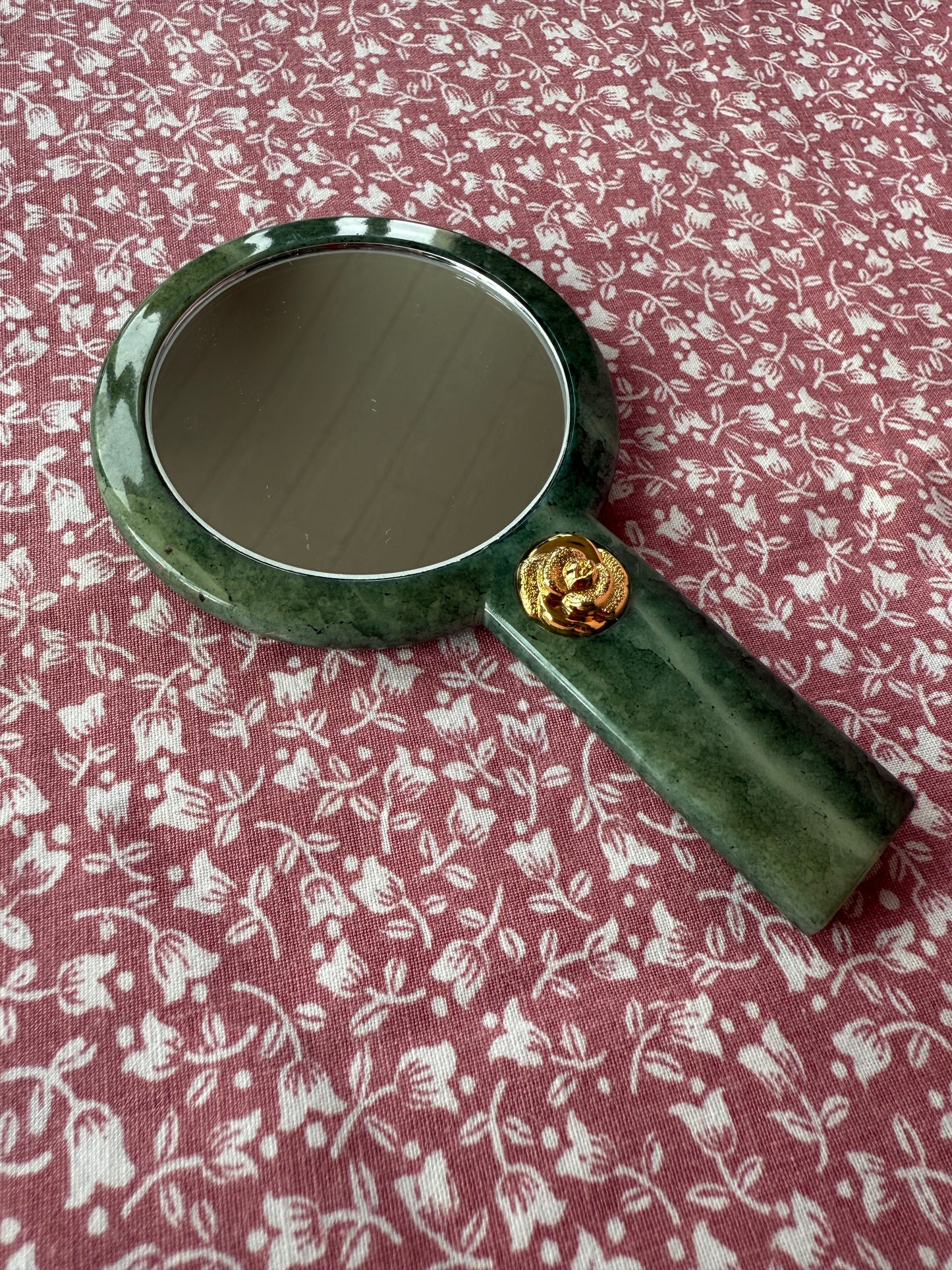 Miroir à main rond imitation pierre verte et rose dorée