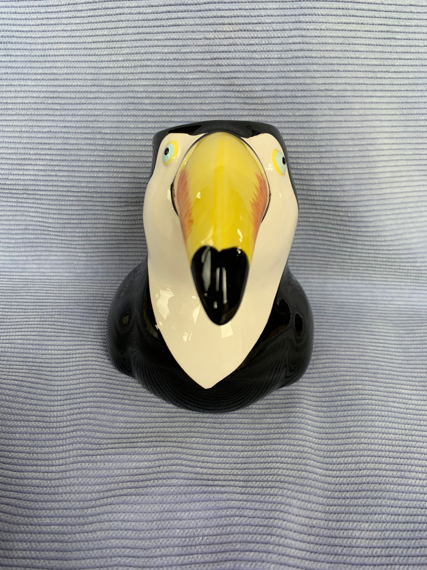 Vase toucan