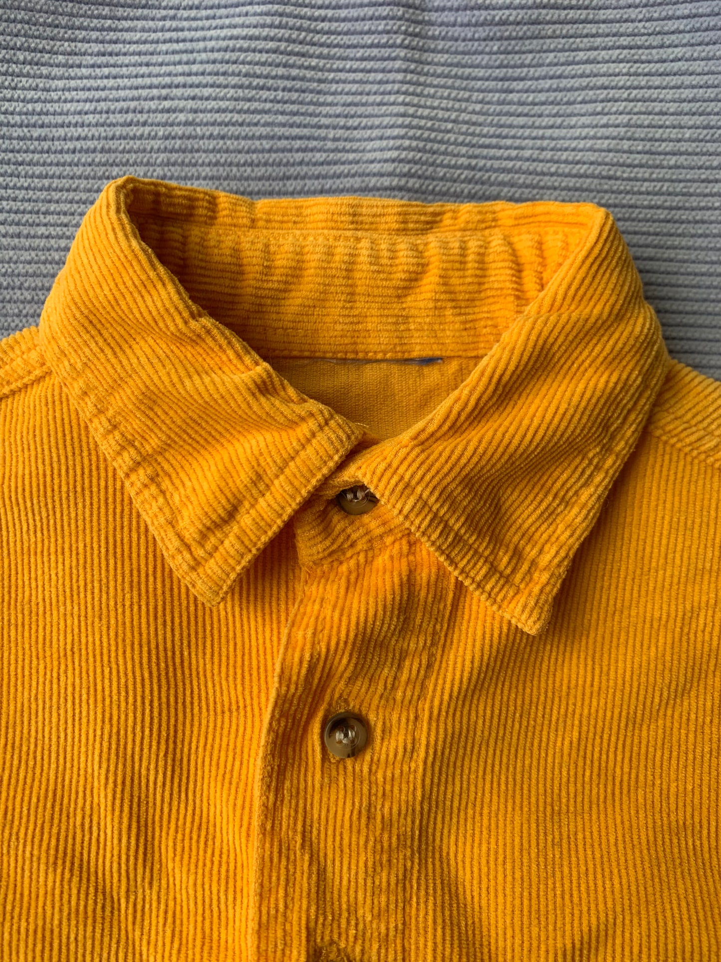 Chemise en velours jaune DPAM T.2 ans