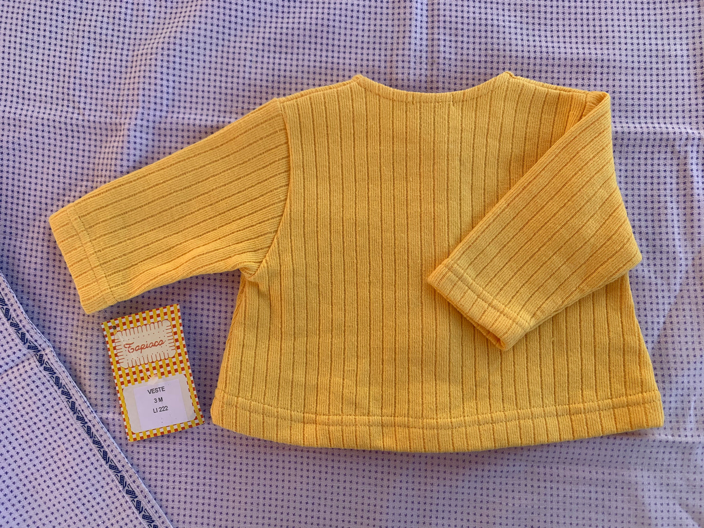 Petit gilet jaune neuf avec broderie Tapioca T.3 mois