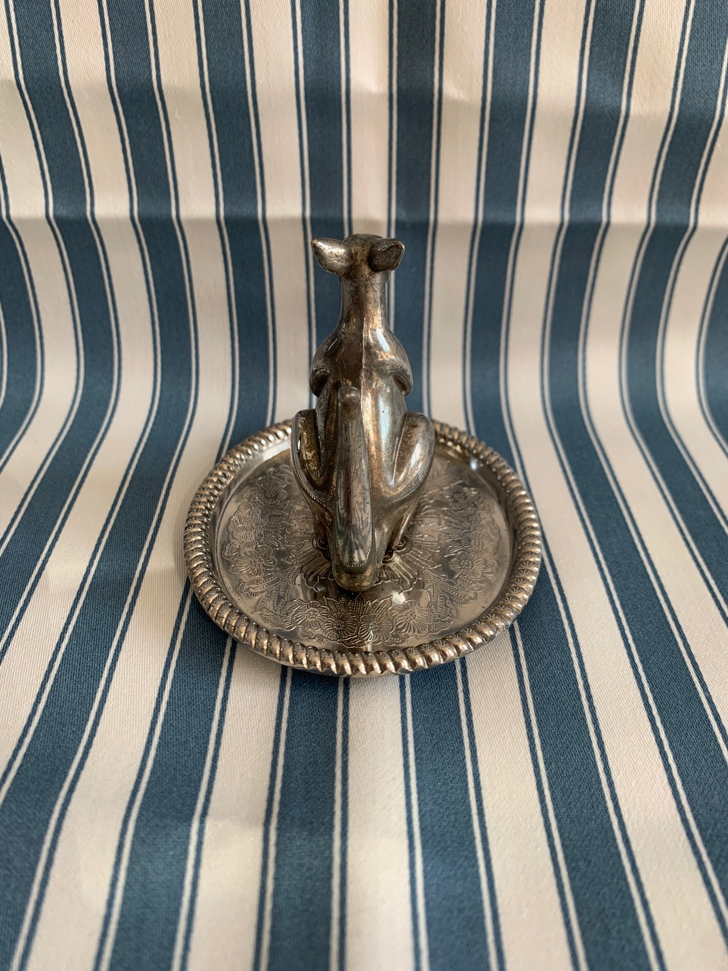 Porte-bague kangourou vintage en métal argenté