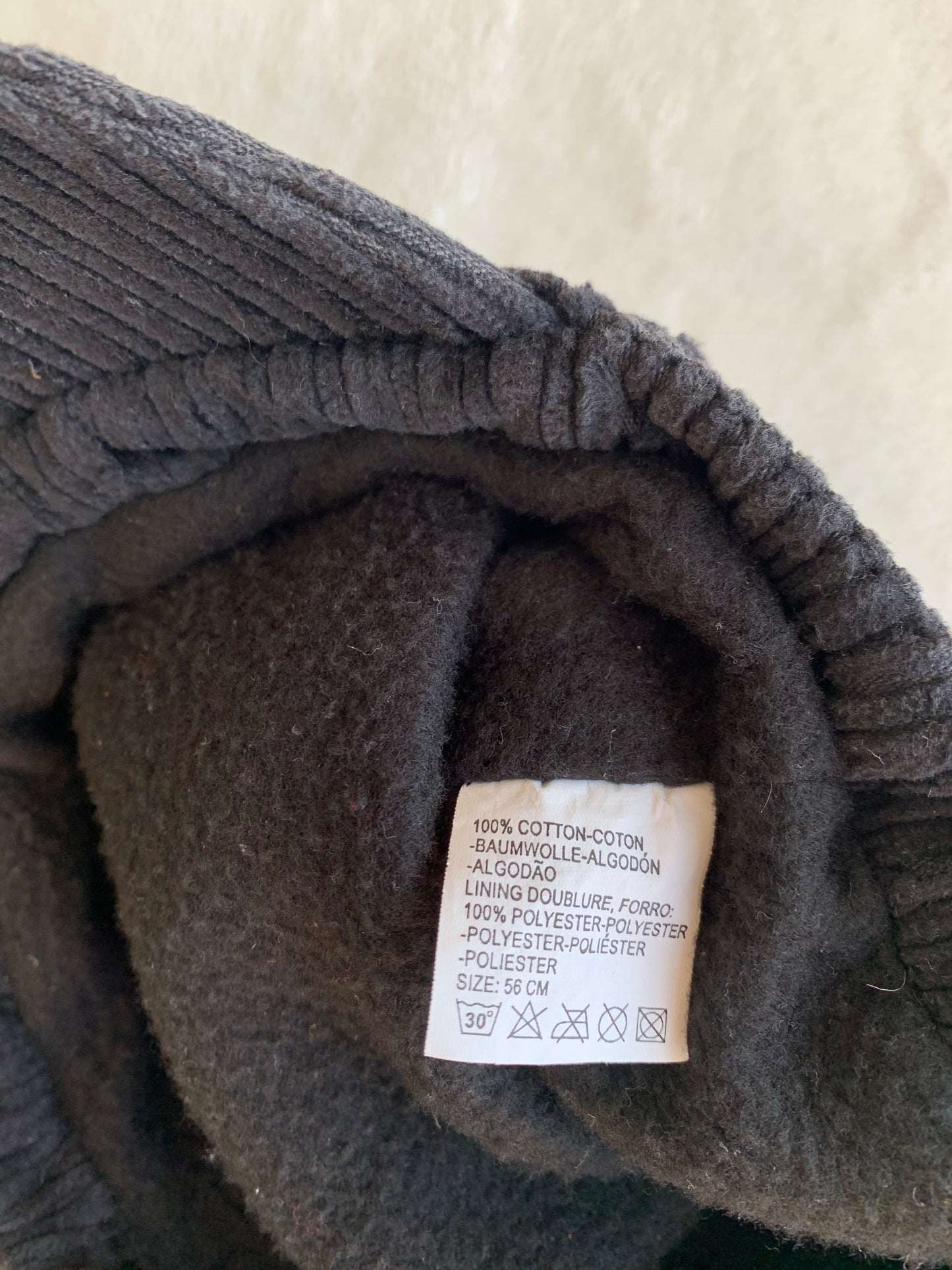 Casquette noire en velours fourrée T.56 cm