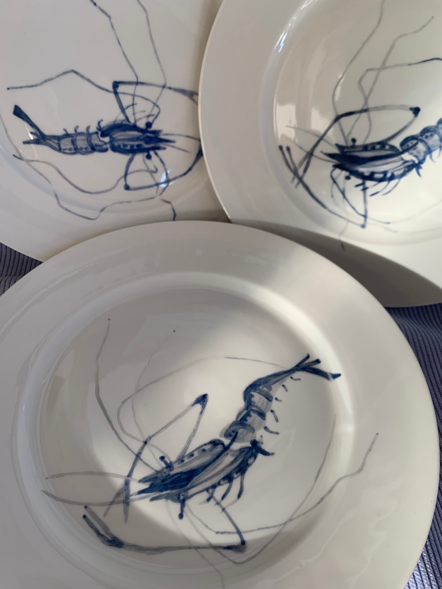 Quatre assiettes crustacés peintes à la main