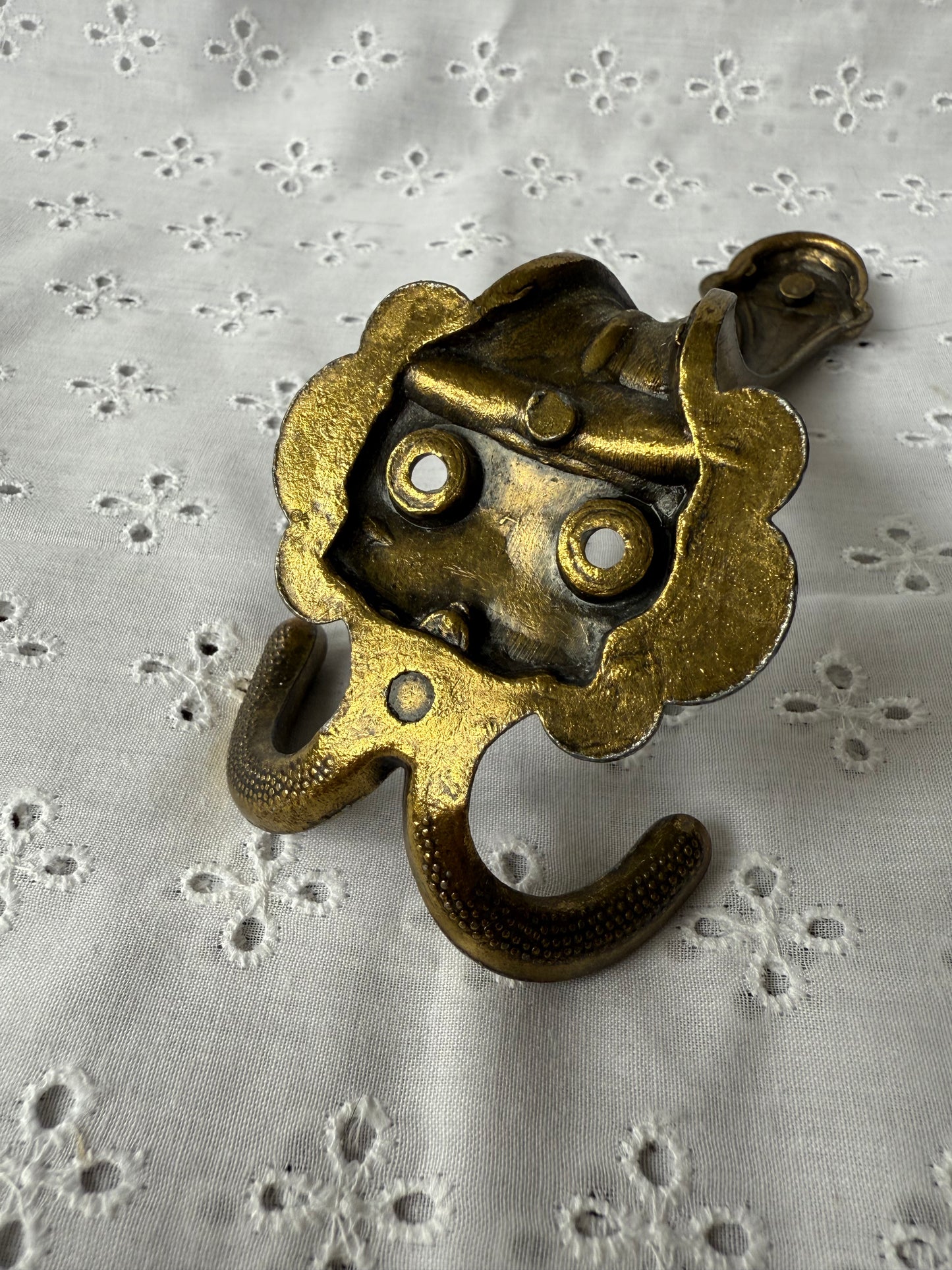 Porte-manteau mural vintage en laiton