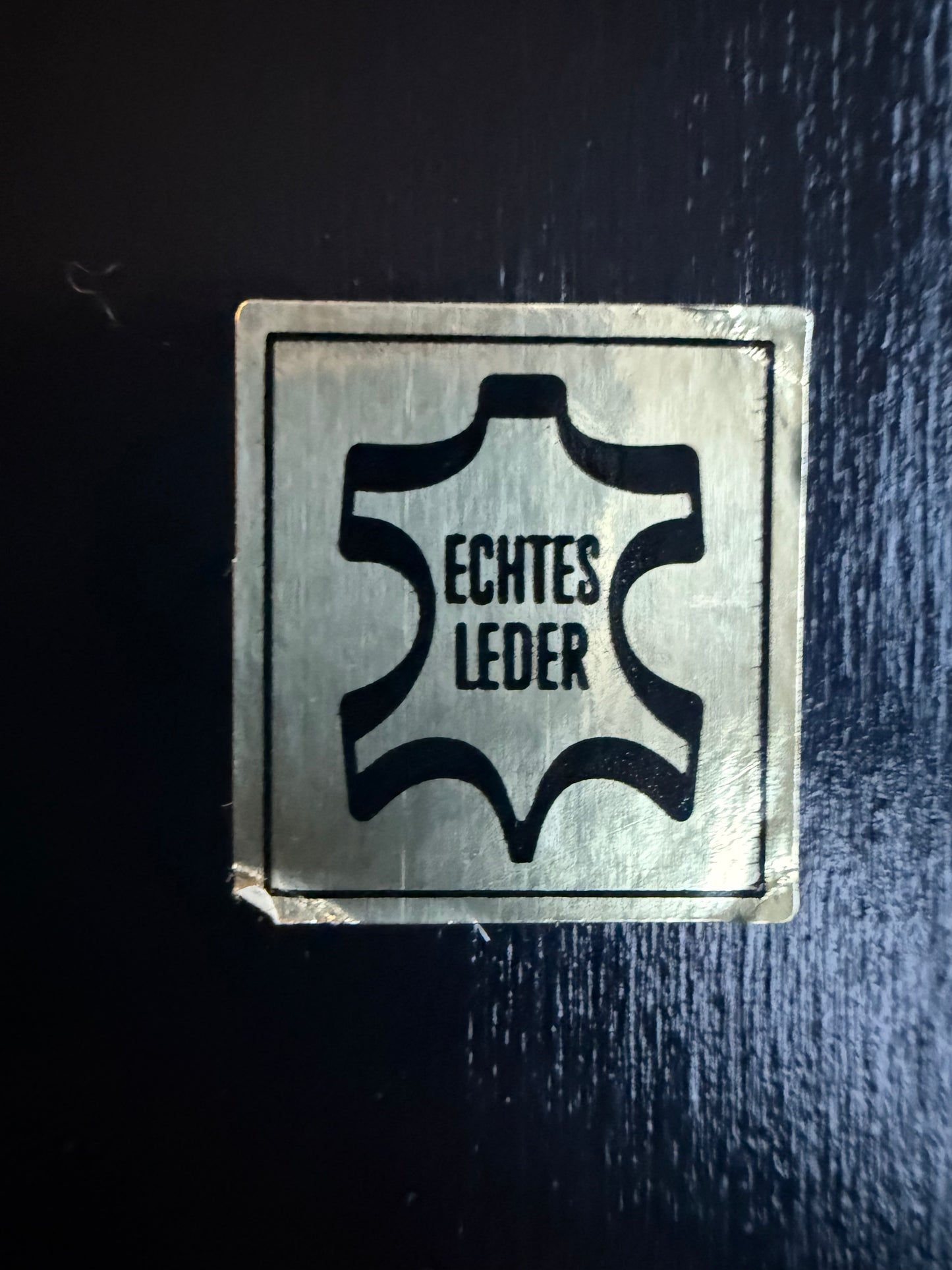 Cintre porte cravates vintage en vrai cuir