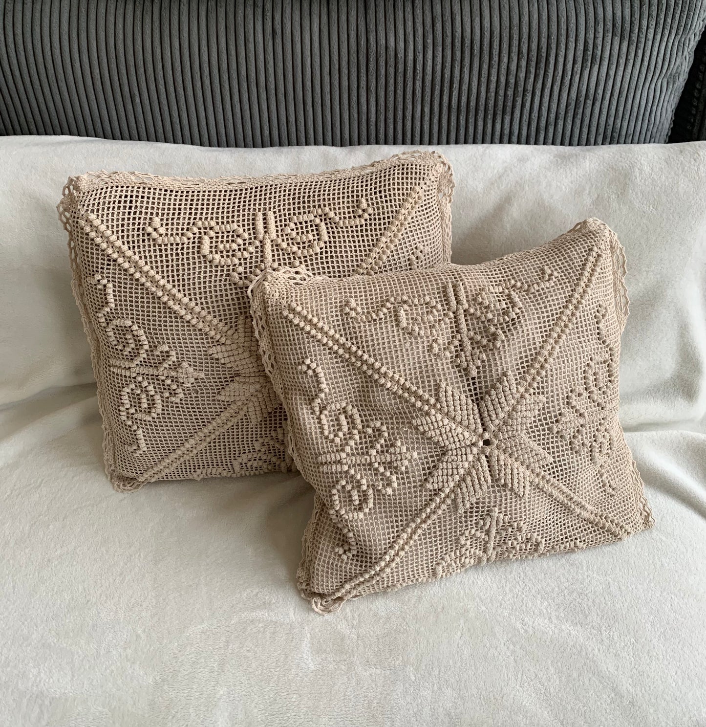 Housse de coussin en crochet