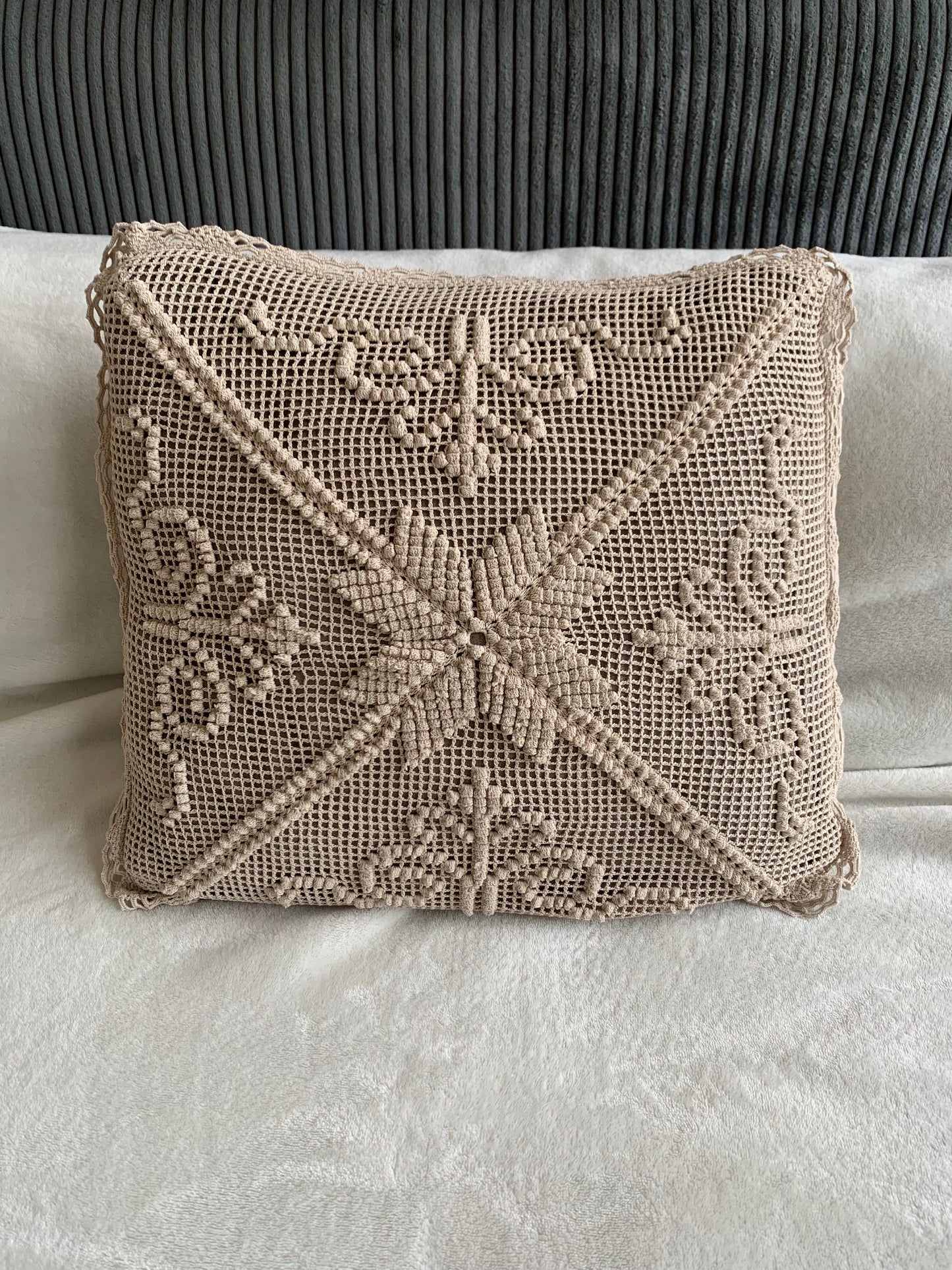 Housse de coussin en crochet