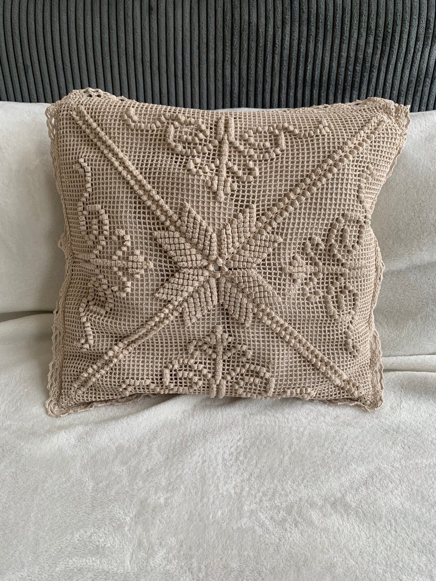 Housse de coussin en crochet