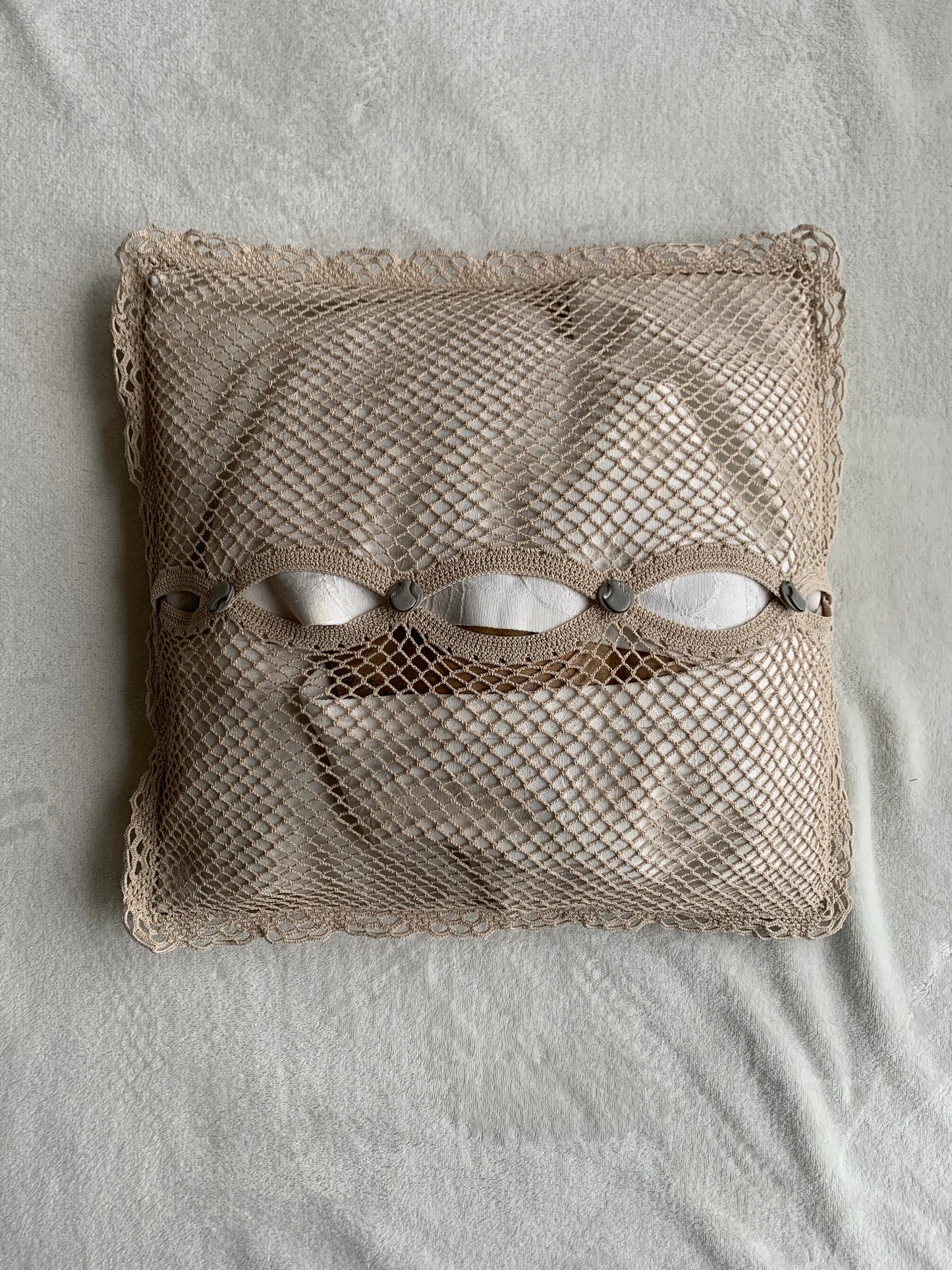 Housse de coussin en crochet