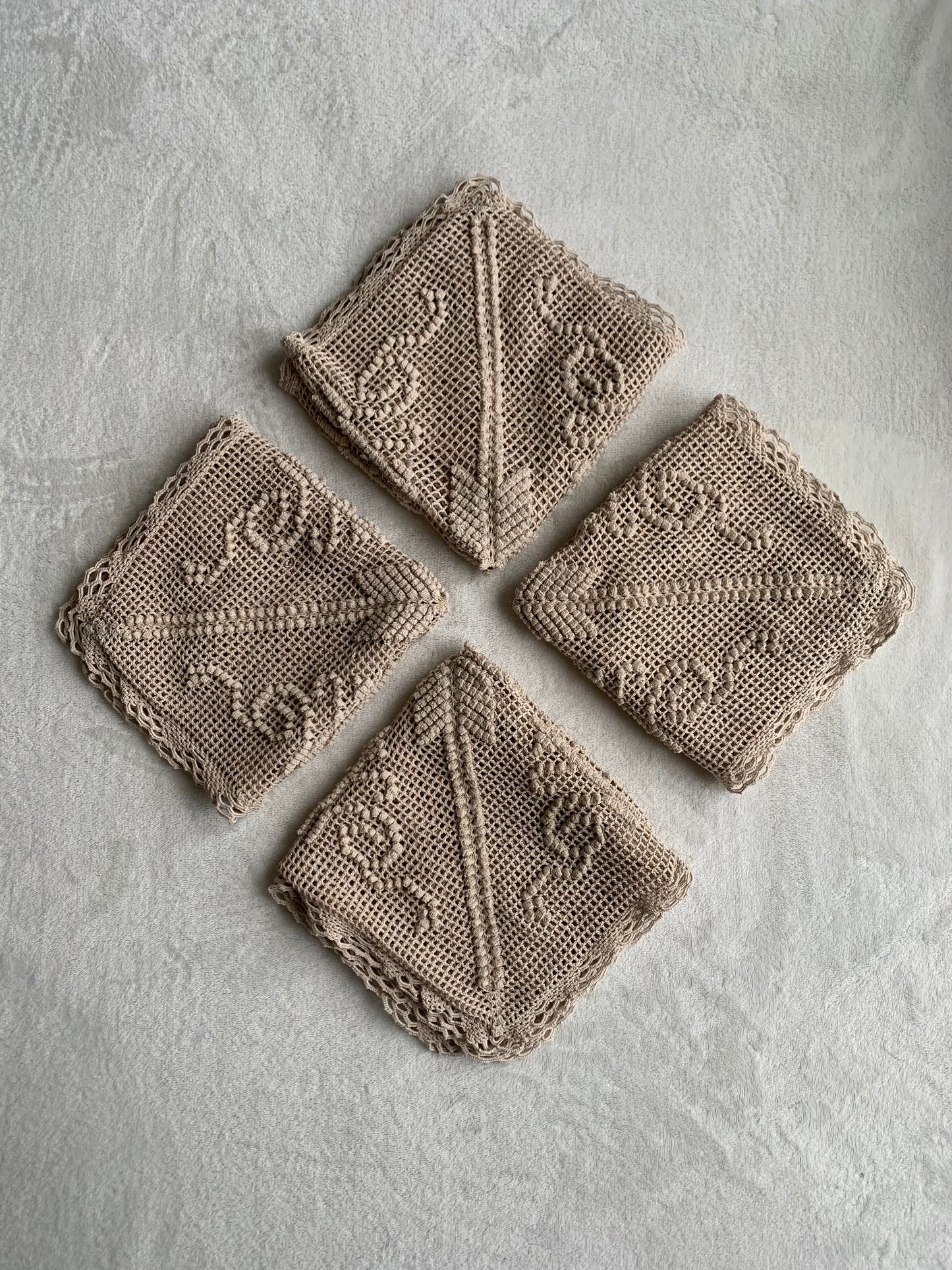 Housse de coussin en crochet