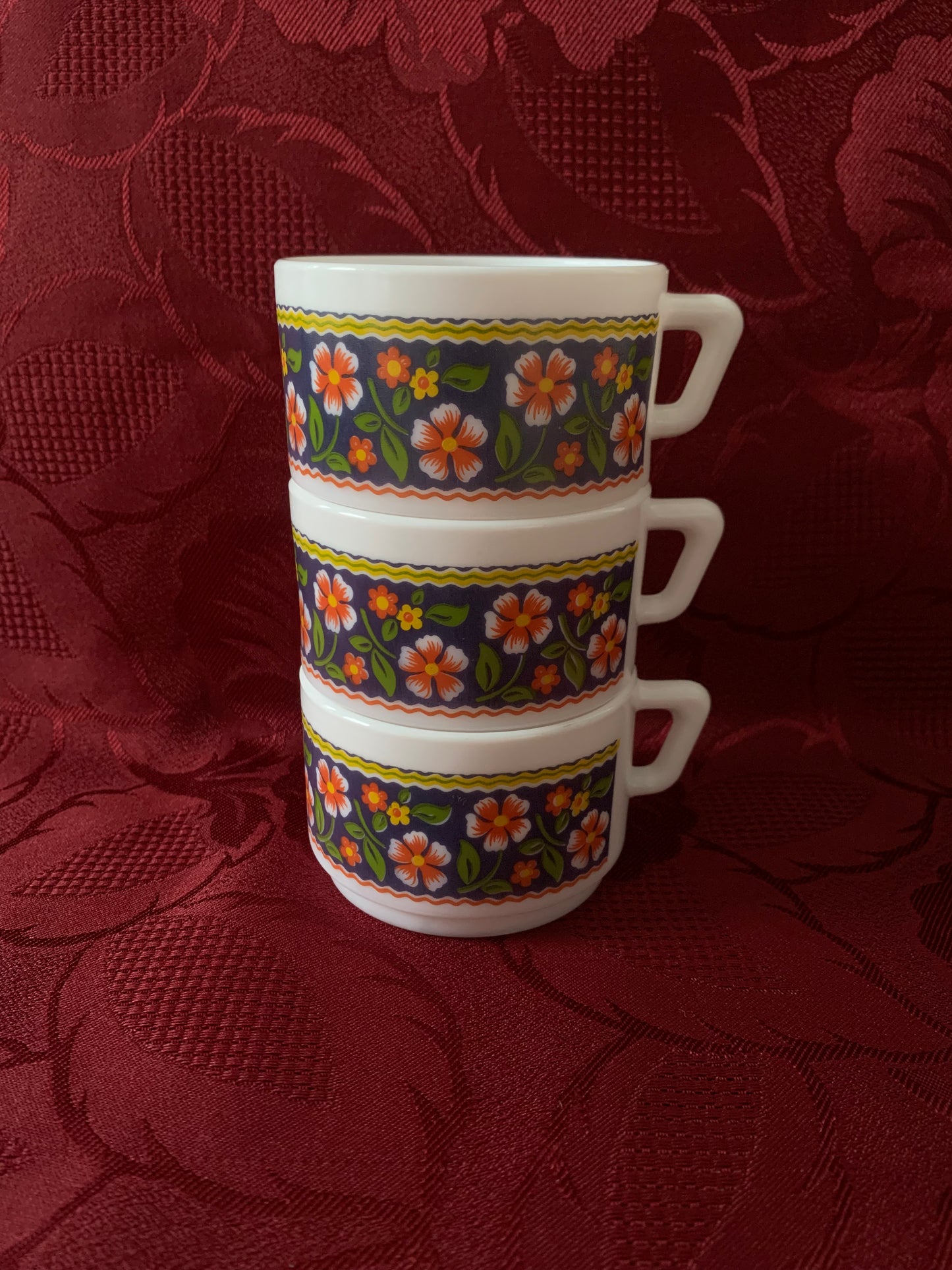 Trois tasses Arcopal France vintage
