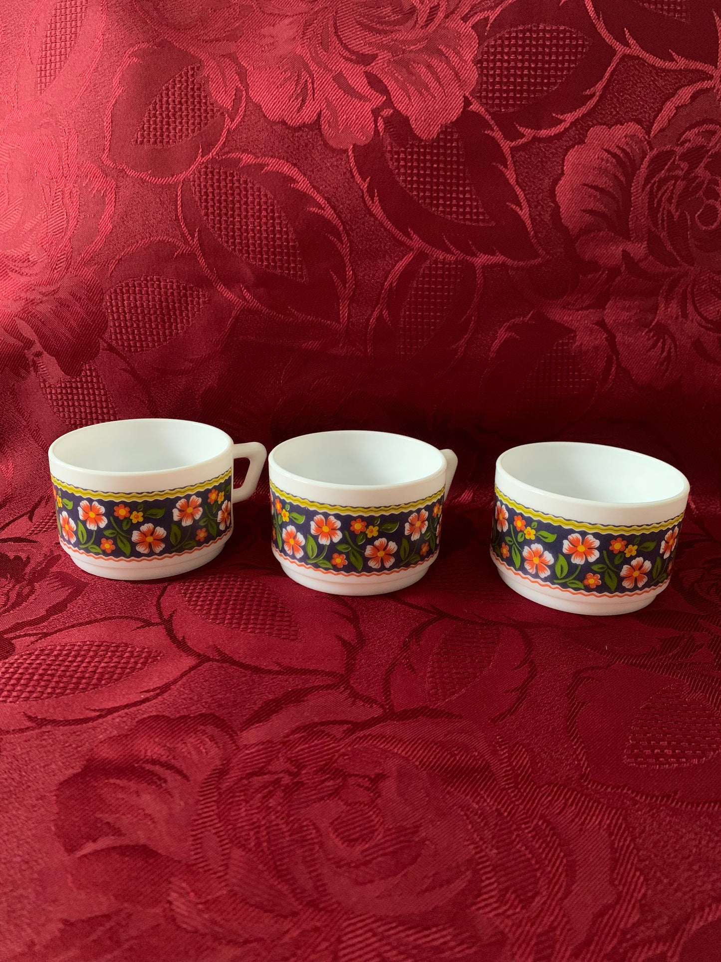 Trois tasses Arcopal France vintage