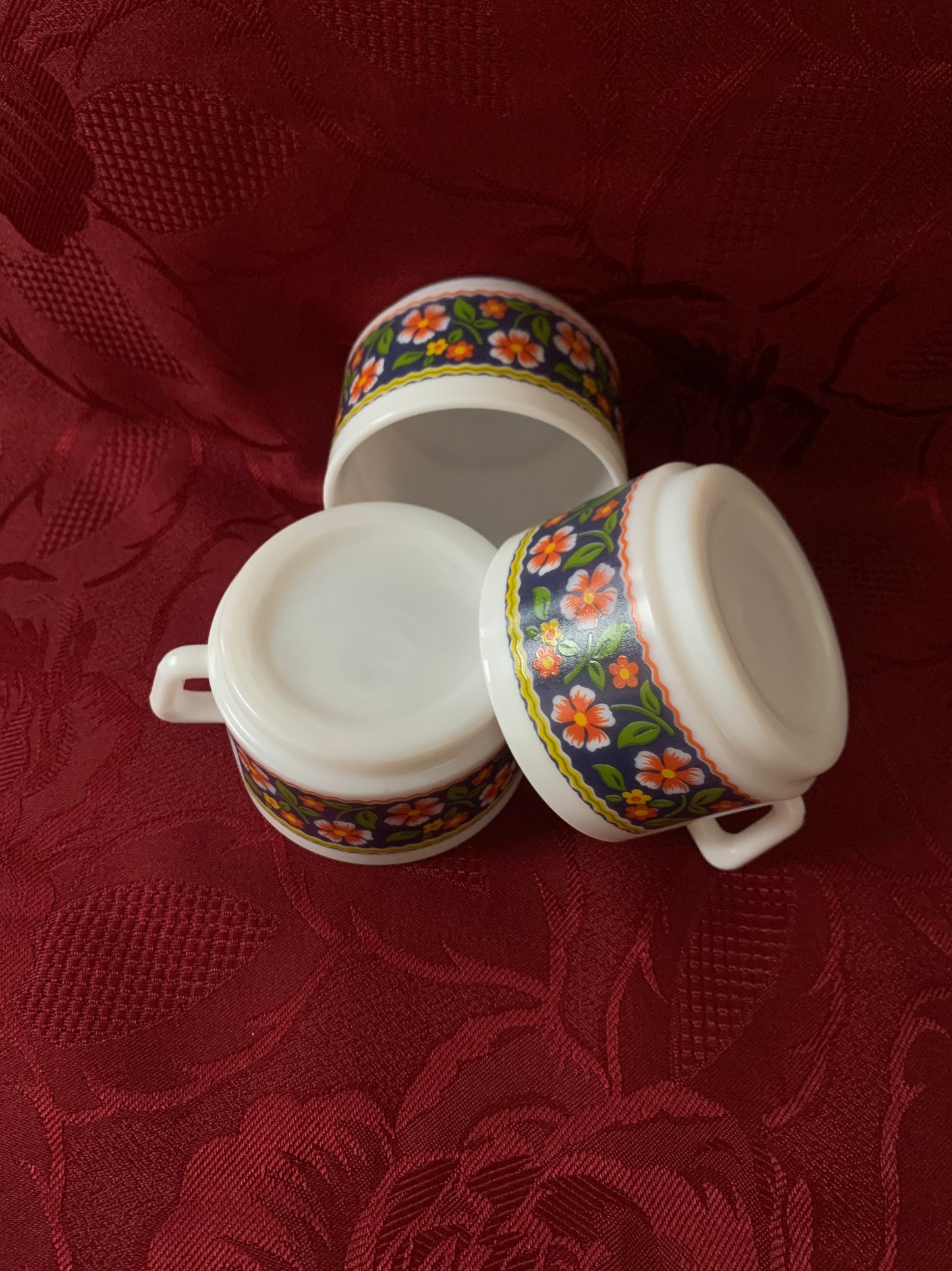 Trois tasses Arcopal France vintage