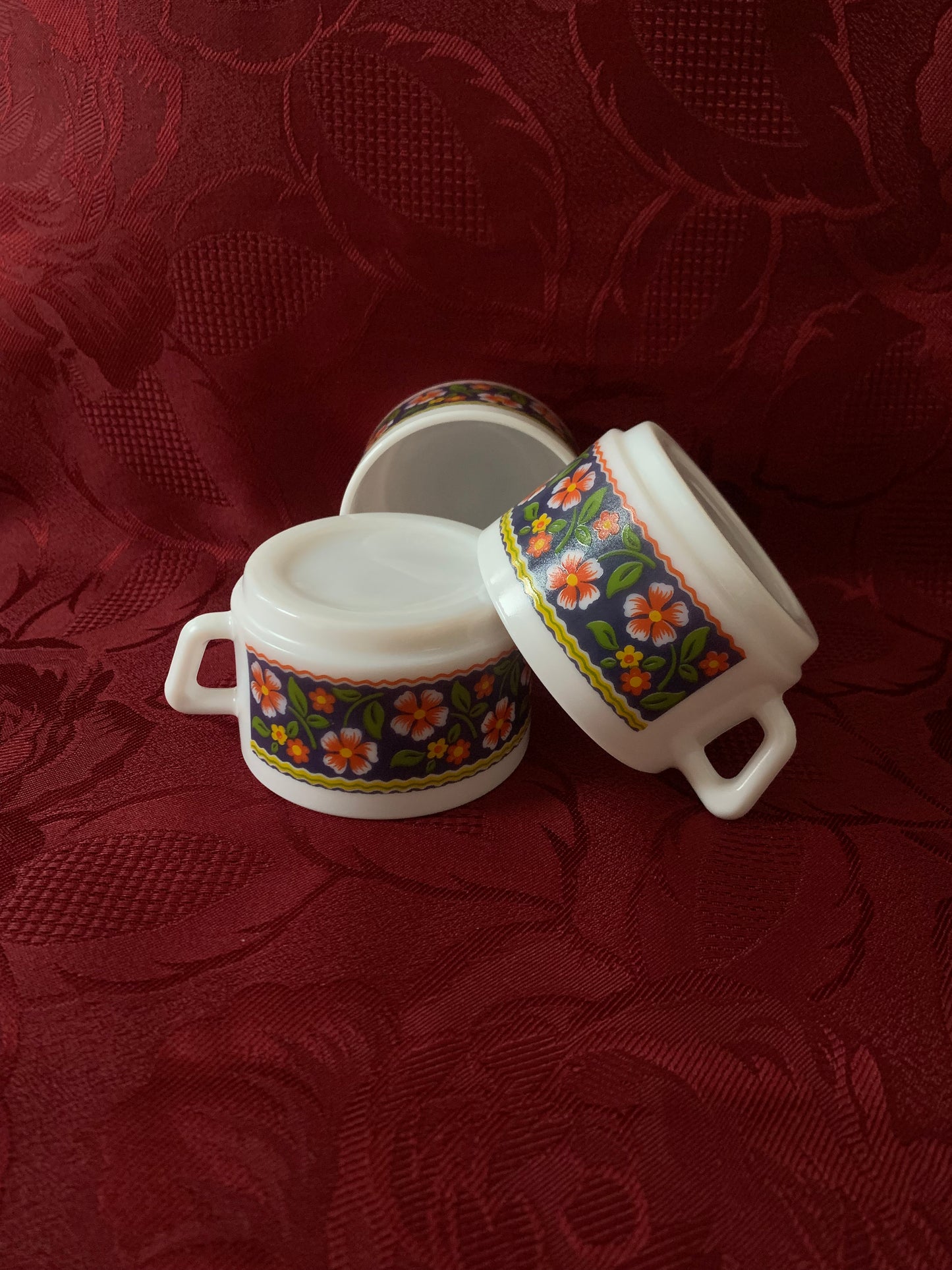 Trois tasses Arcopal France vintage