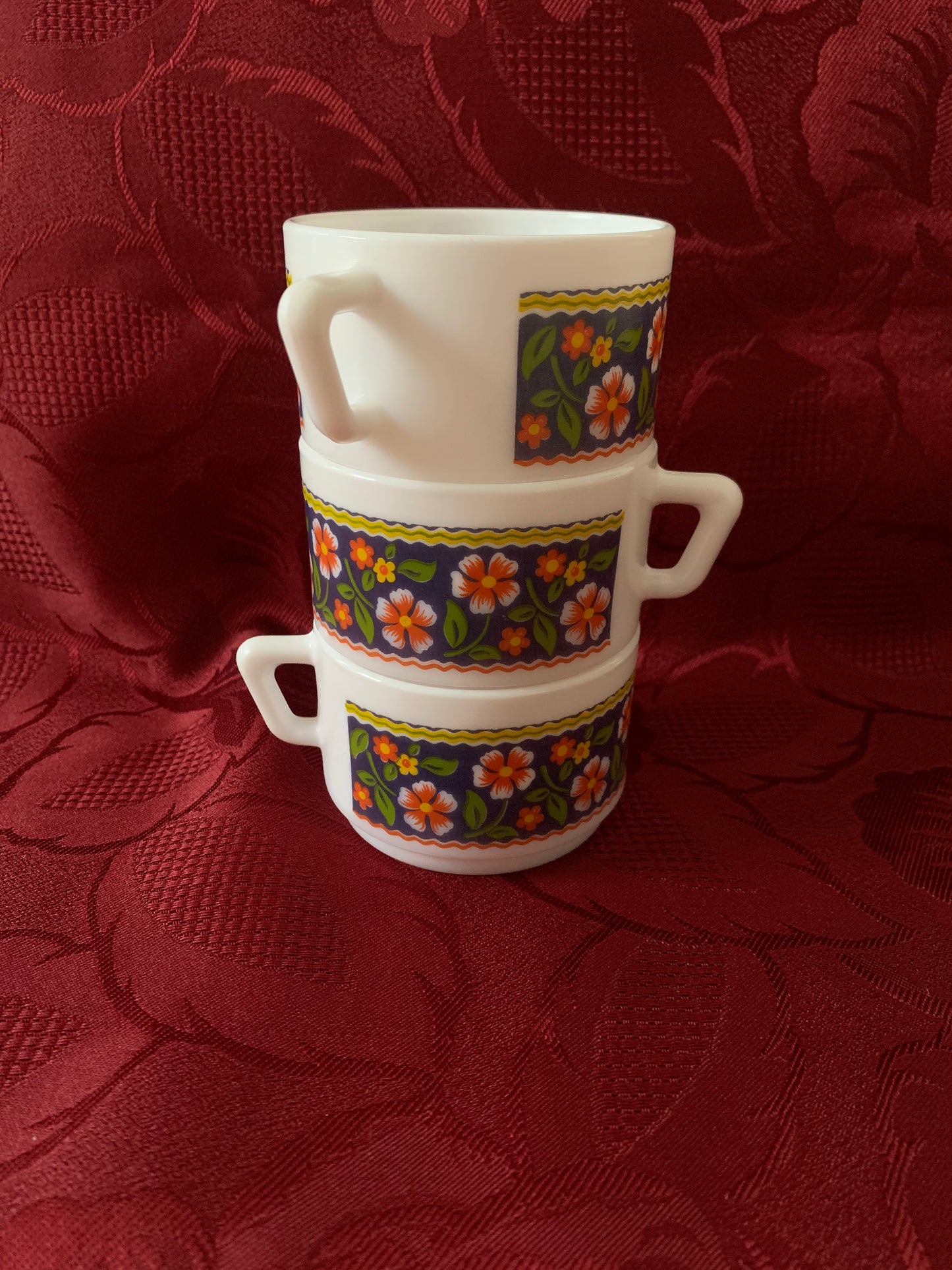 Trois tasses Arcopal France vintage