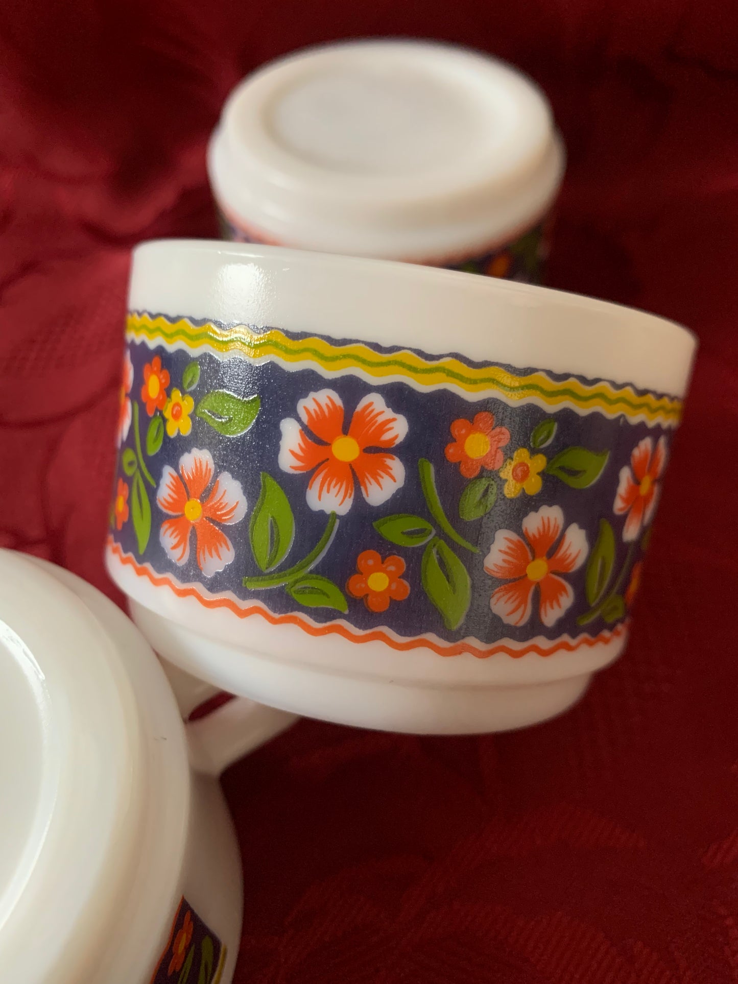 Trois tasses Arcopal France vintage