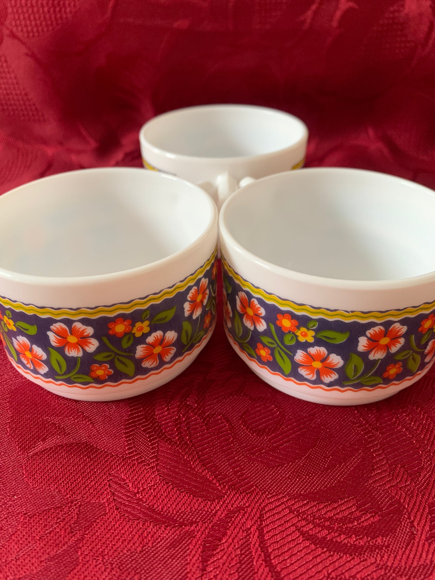 Trois tasses Arcopal France vintage