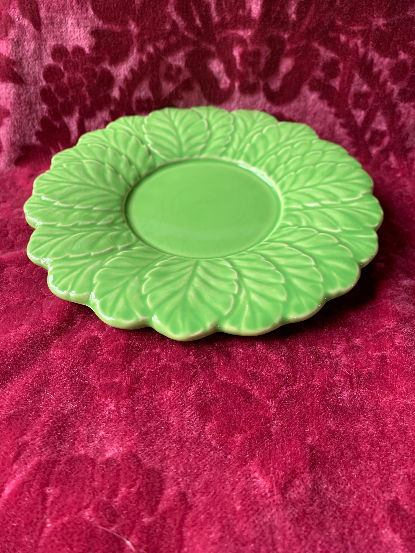 Assiette verte feuilles en céramique