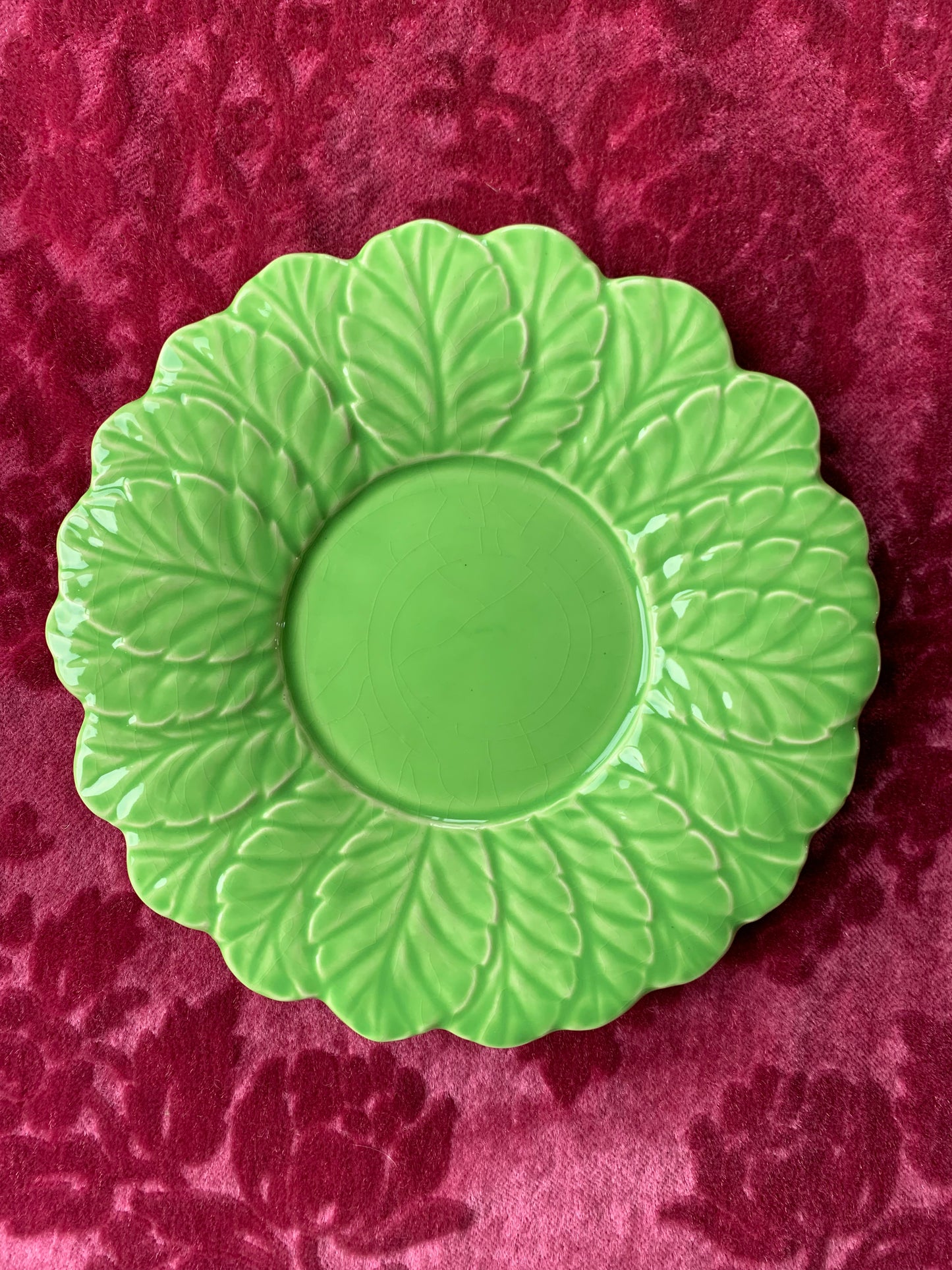 Assiette verte feuilles en céramique