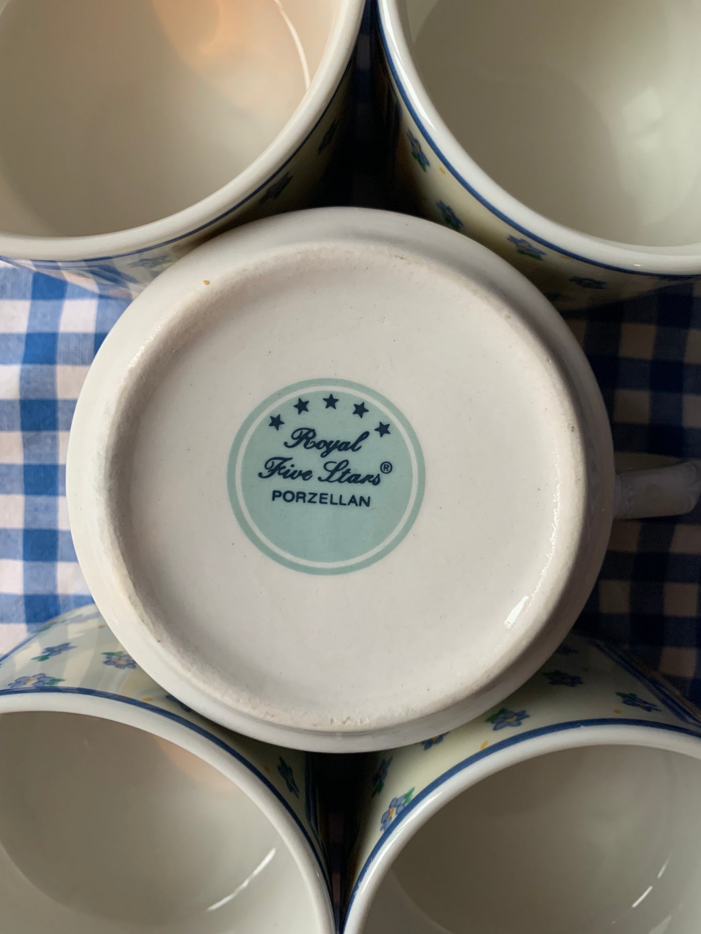 Cinq tasses thé / café en porcelaine avec leurs assiette Royal Five Stars