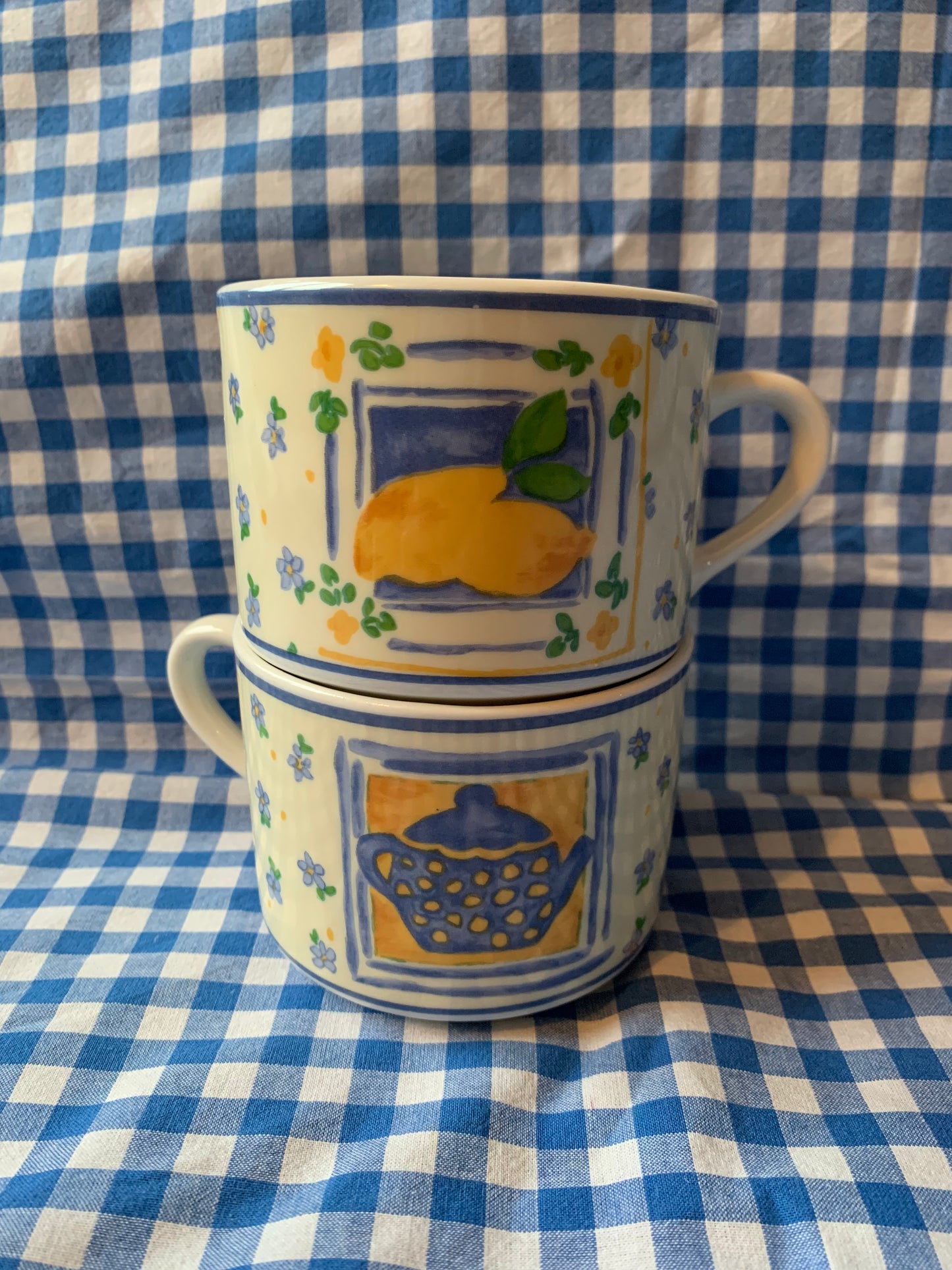Cinq tasses thé / café en porcelaine avec leurs assiette Royal Five Stars