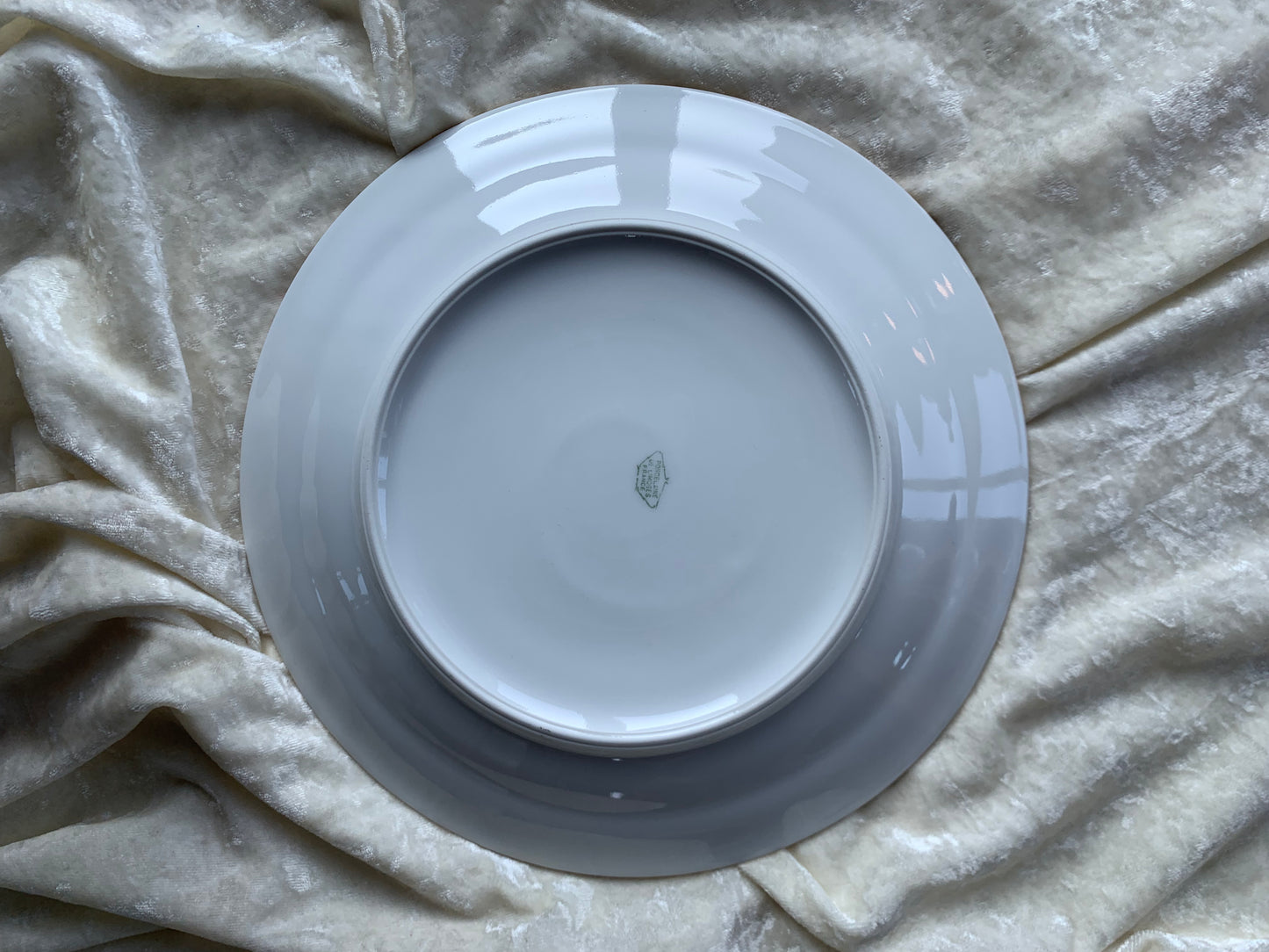 Quatre assiettes en porcelaine de Limoges