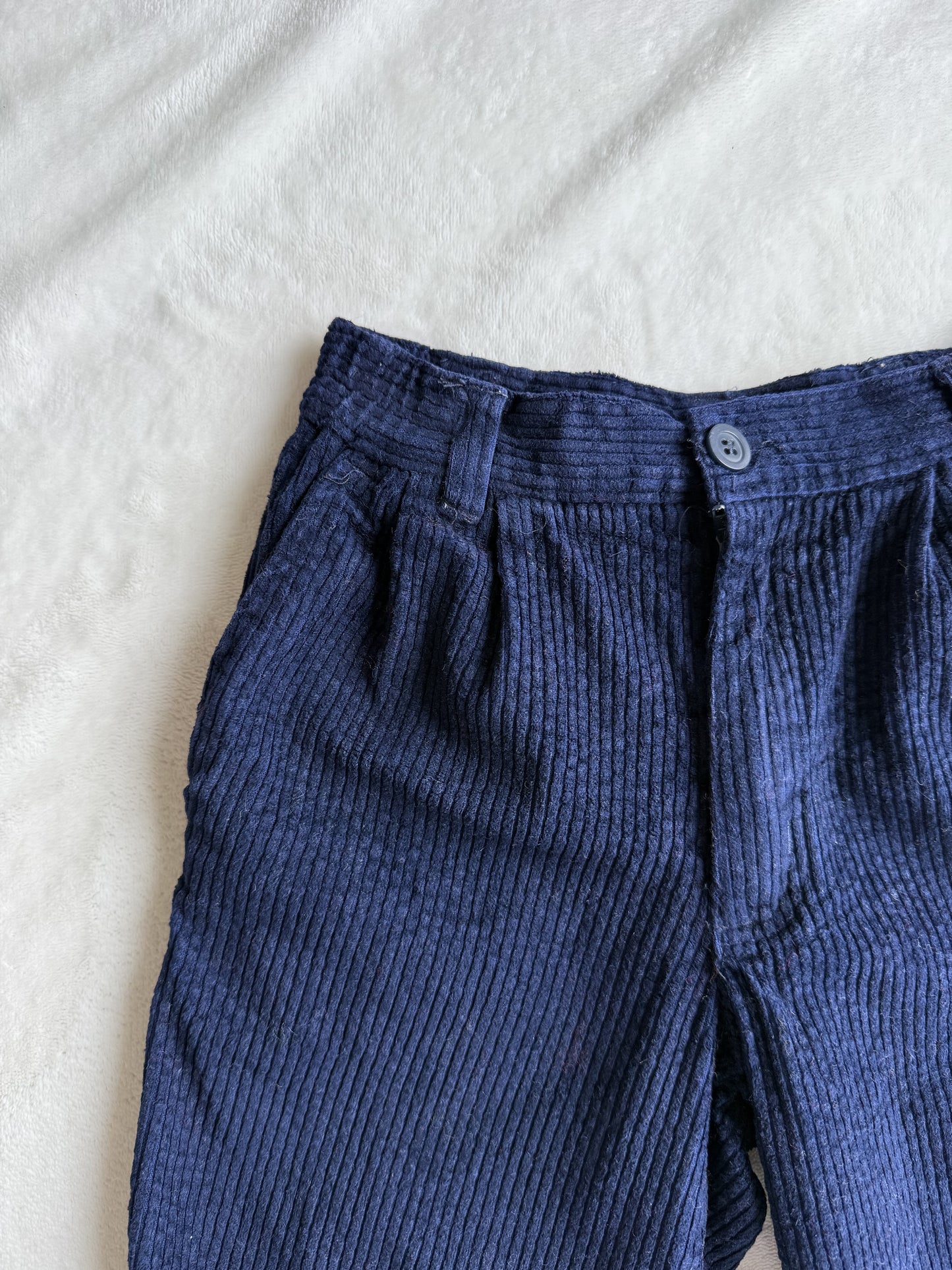 Pantalon bleu foncé en velours côtelé T.4 ans