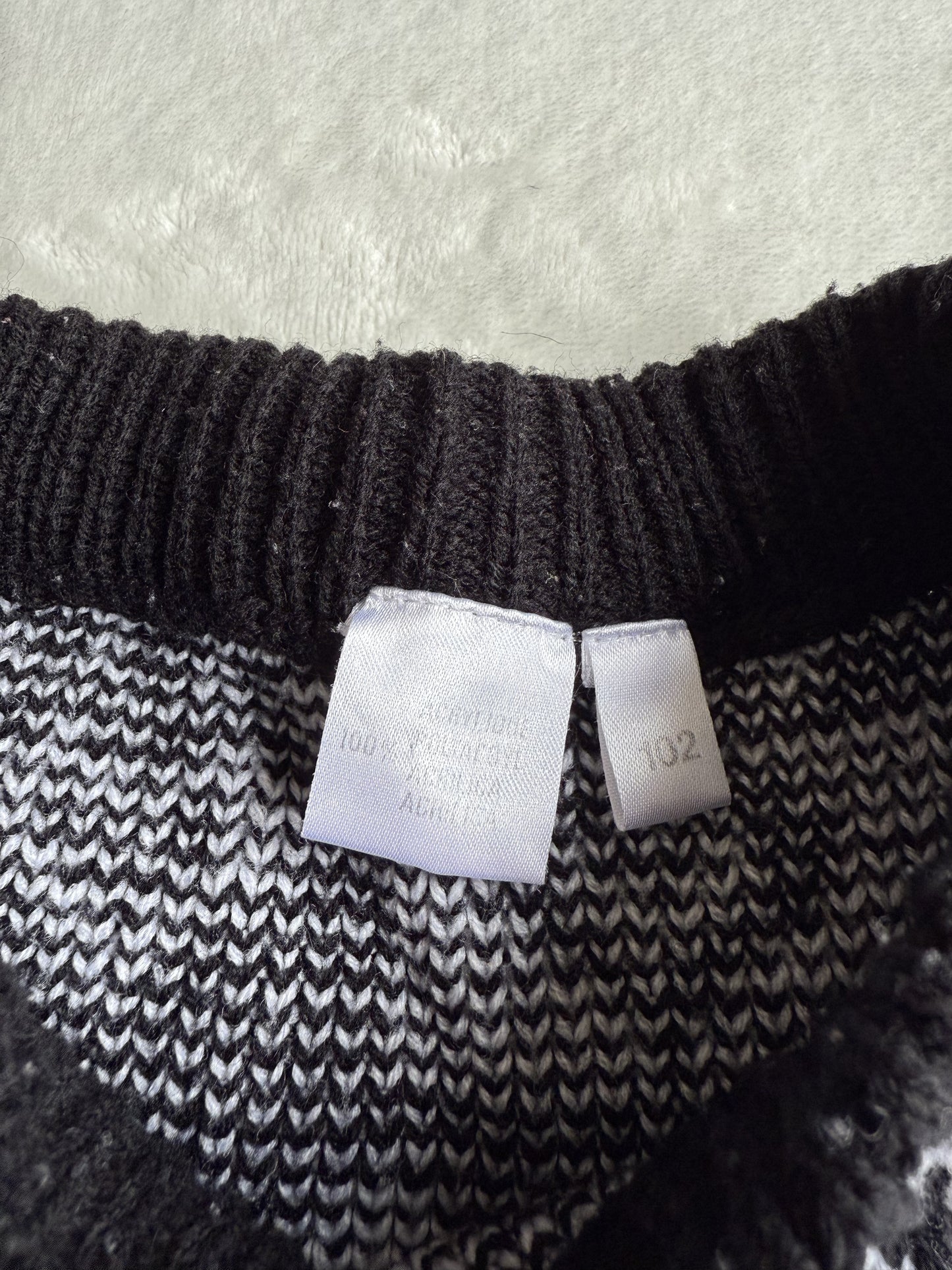 Pull noir & blanc à motifs T.4 ans