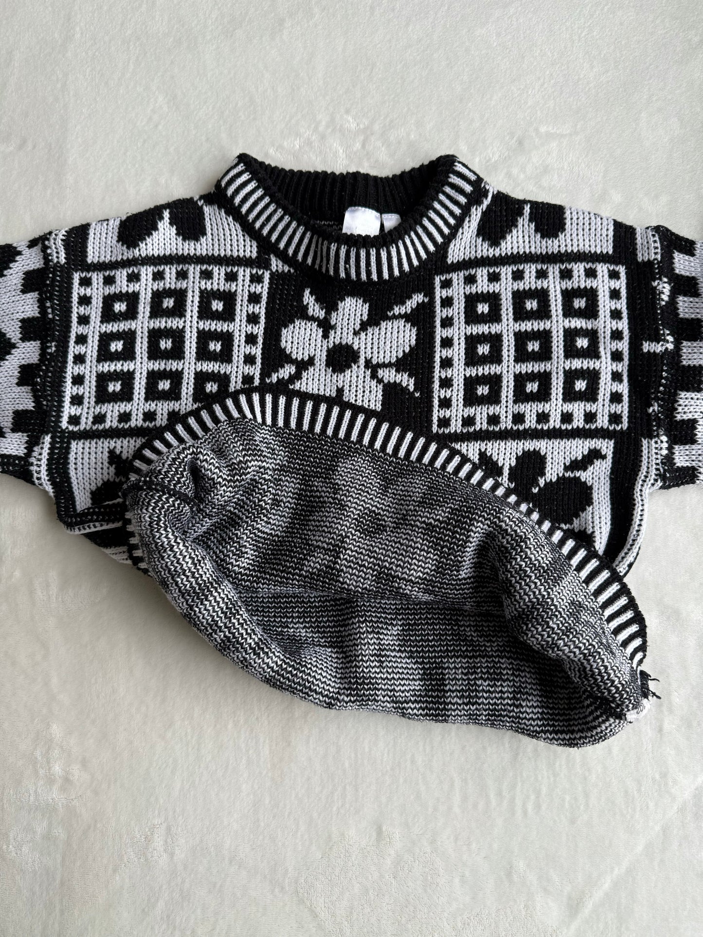 Pull noir & blanc à motifs T.4 ans