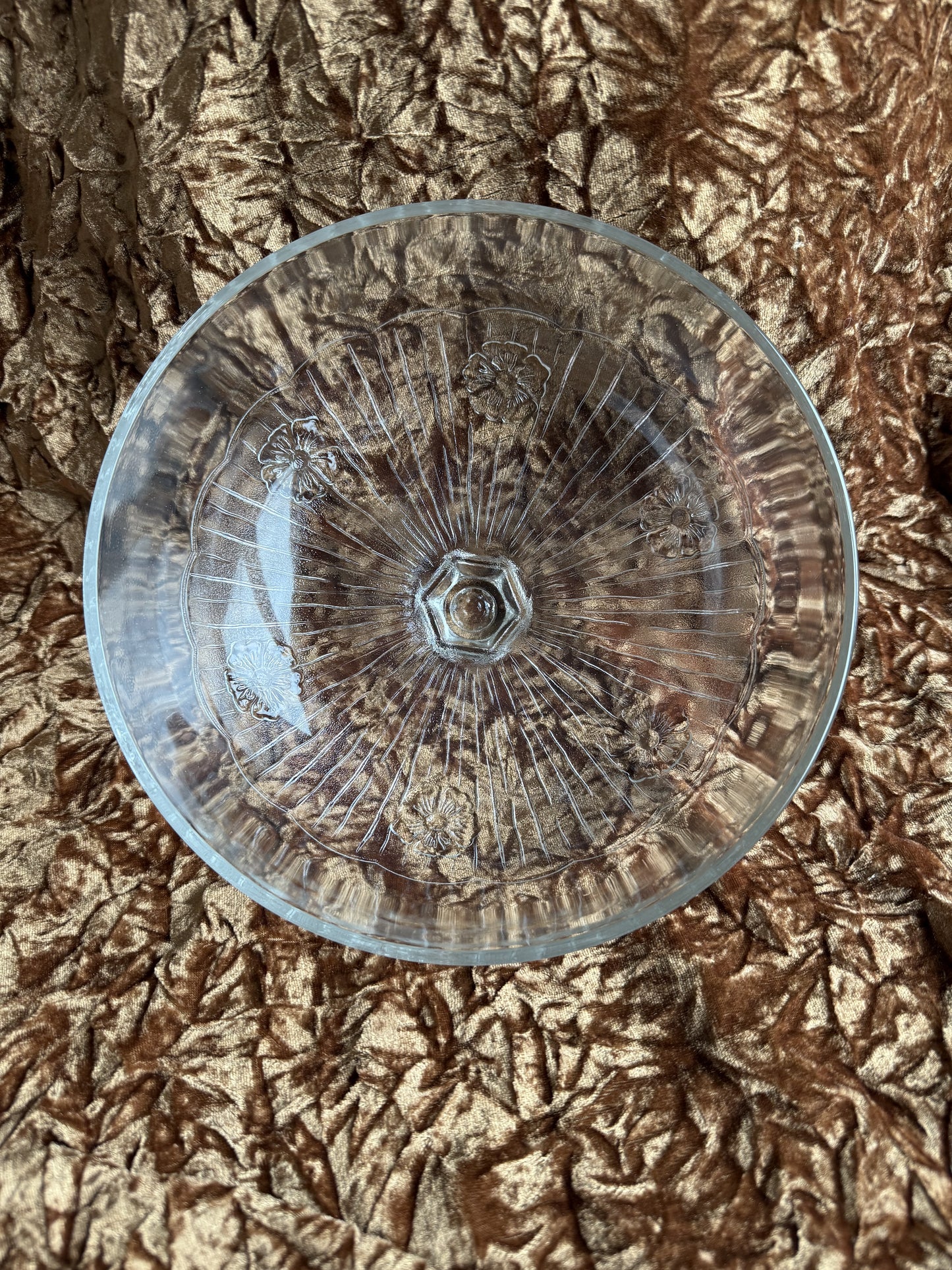 Cloche à gâteaux fleurie en verre