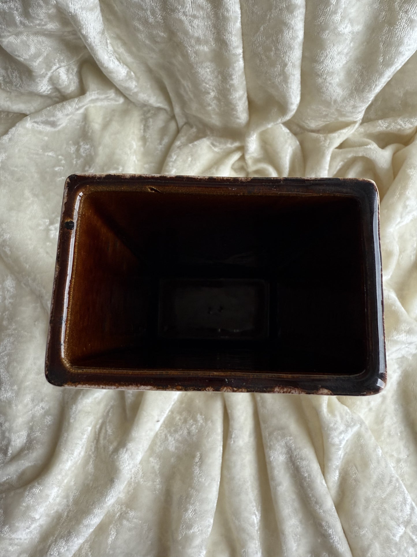 Vase rectangle moucheté en céramique