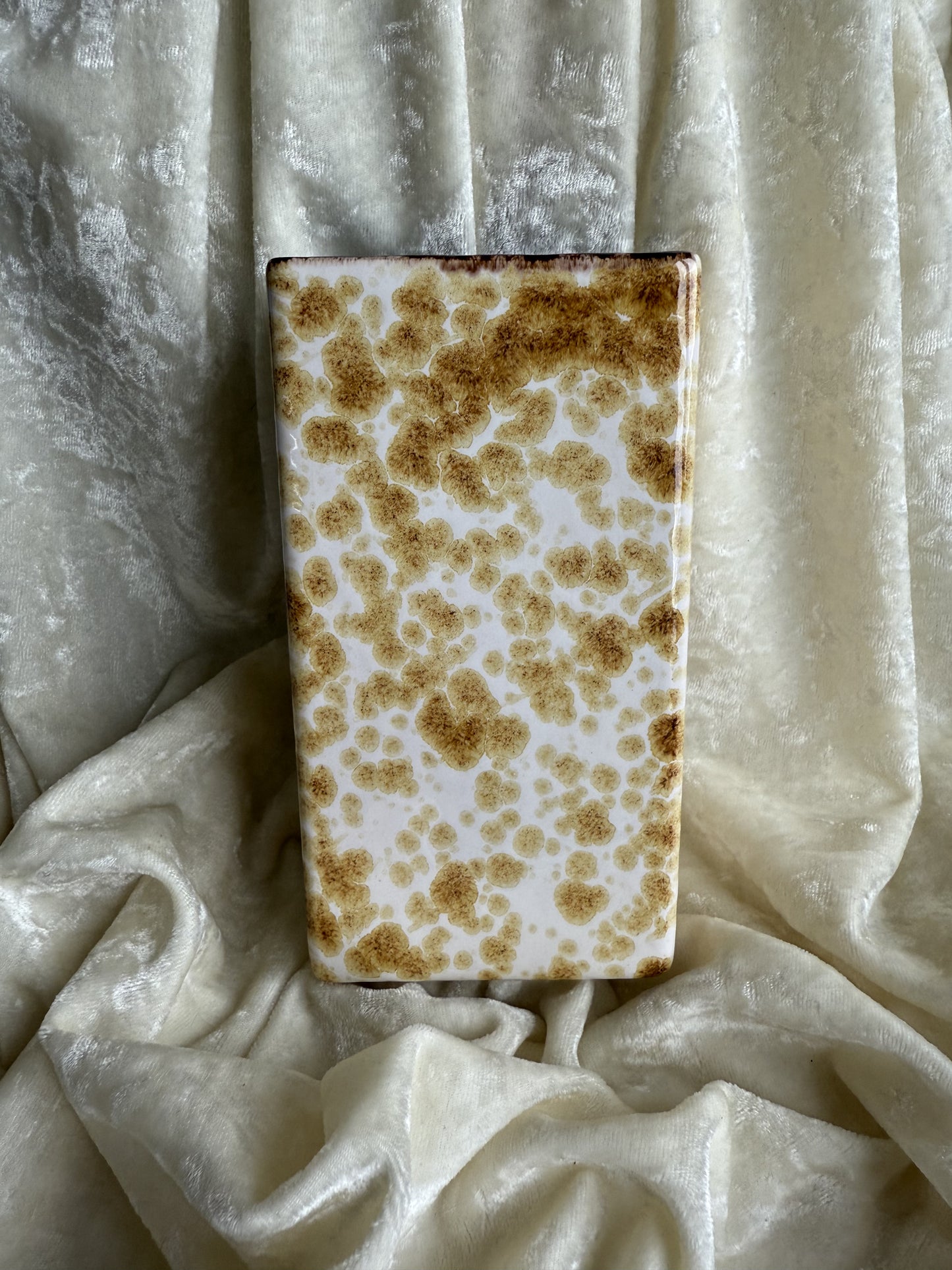 Vase rectangle moucheté en céramique