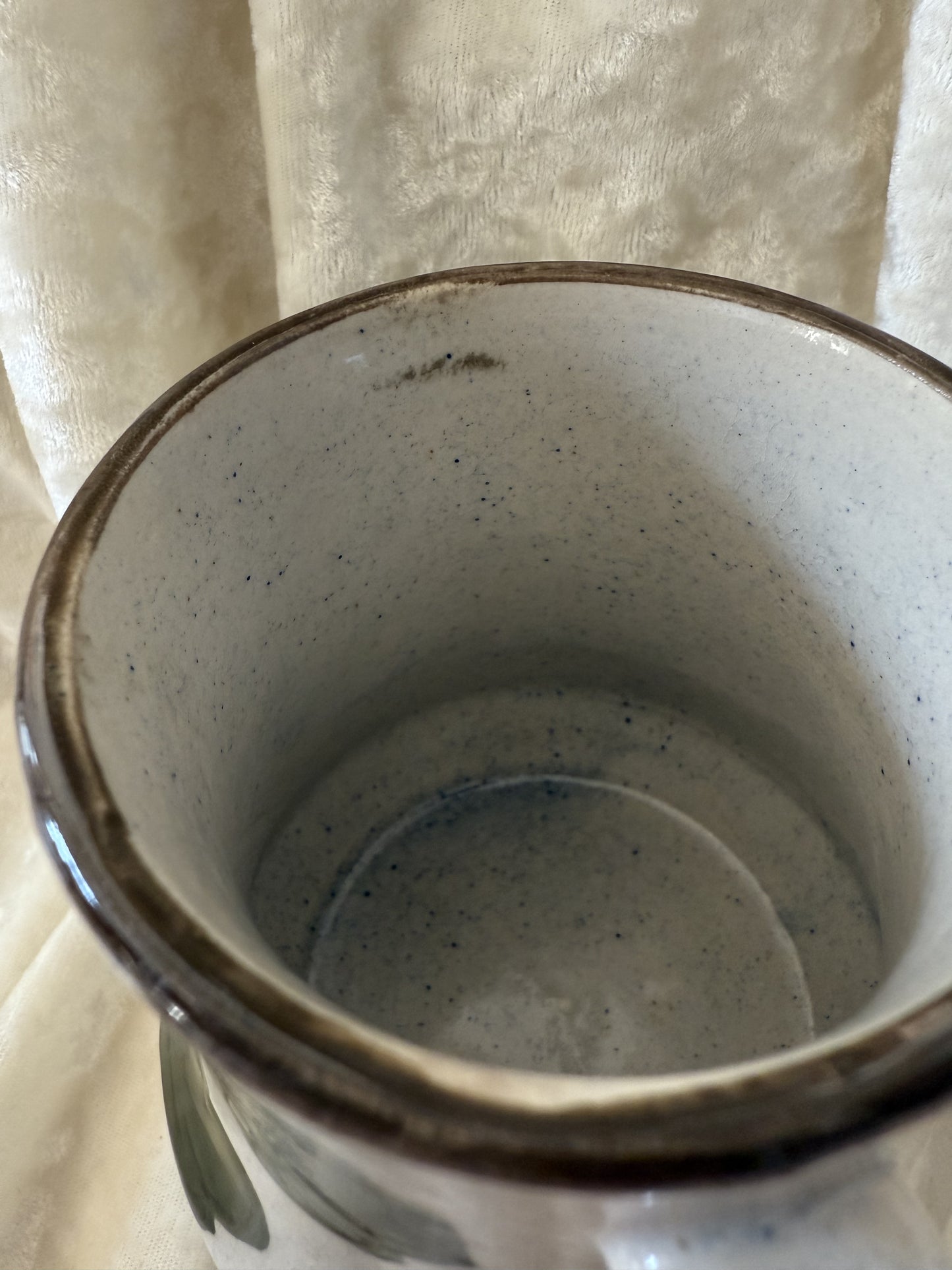 Trois tasses vintage en grès fleurs peintes à la main