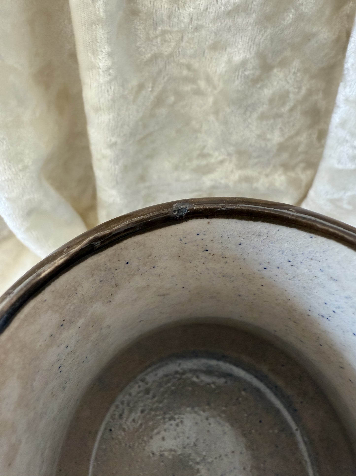 Trois tasses vintage en grès fleurs peintes à la main