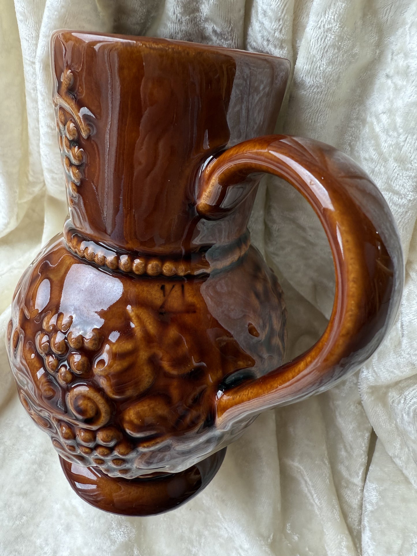 Pichet marron en céramique C40