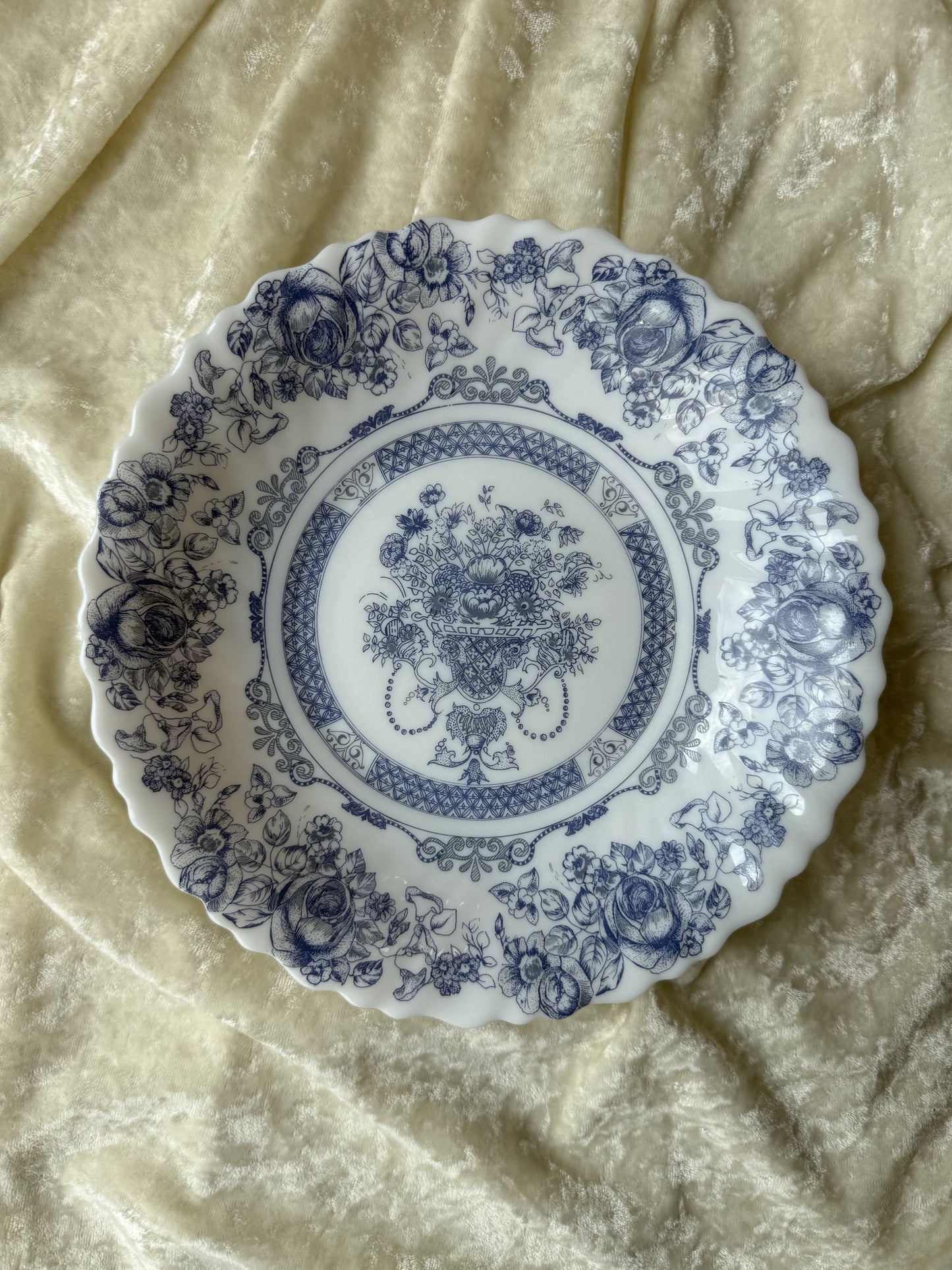 Cinq assiettes creuses Arcopal France motif Honorine