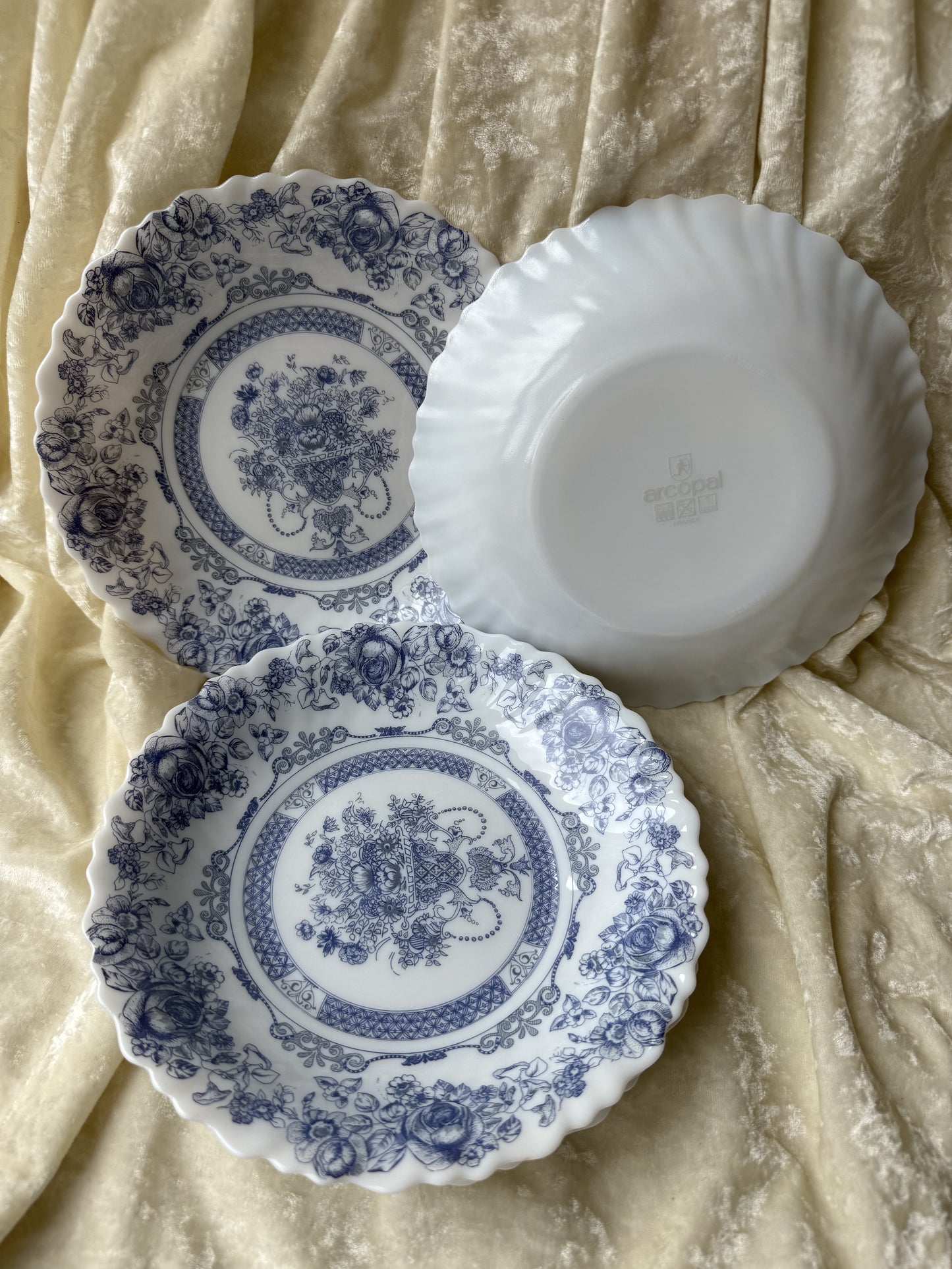 Cinq assiettes creuses Arcopal France motif Honorine