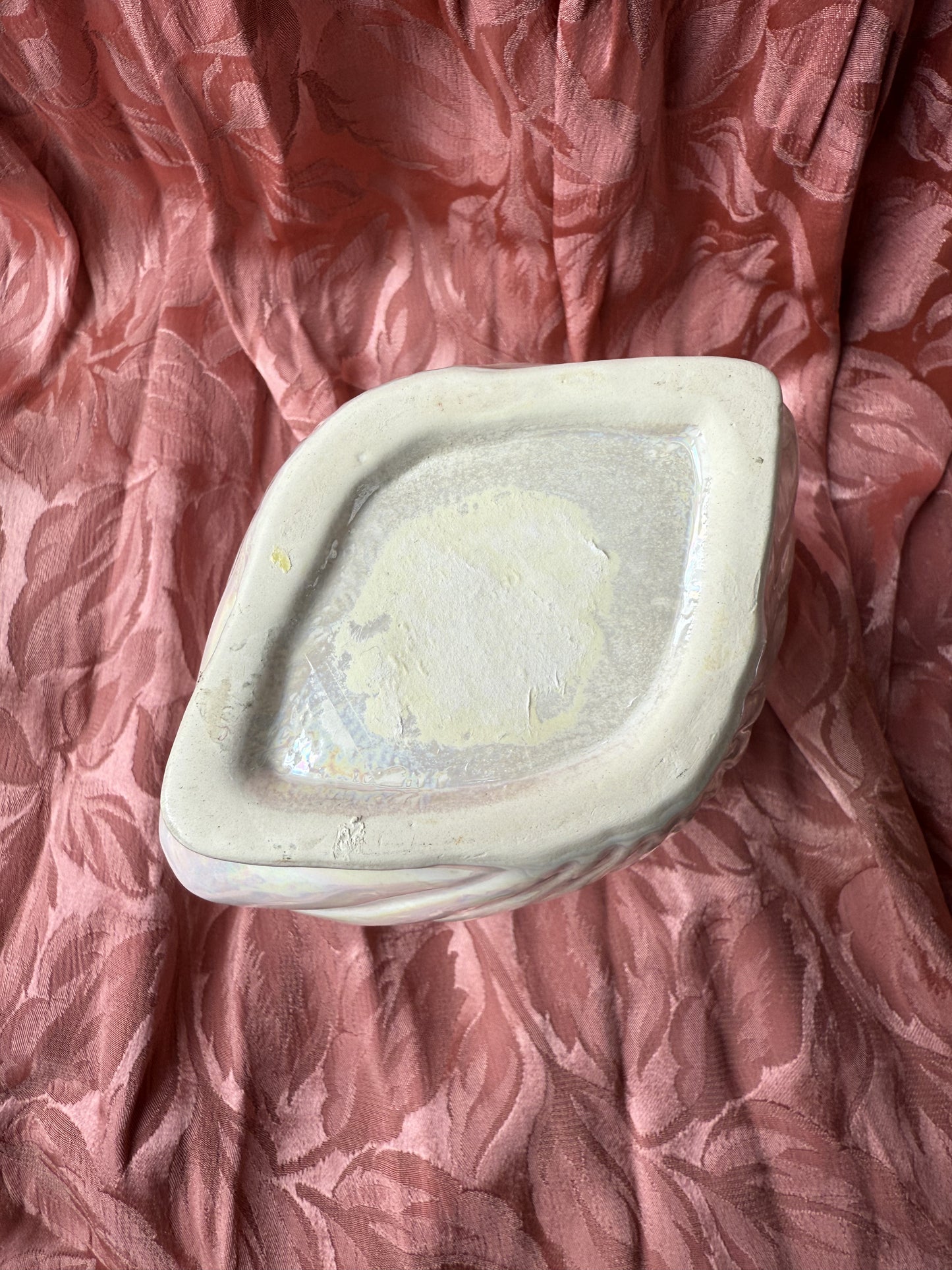 Distributeur de savon en forme de coquillage nacré