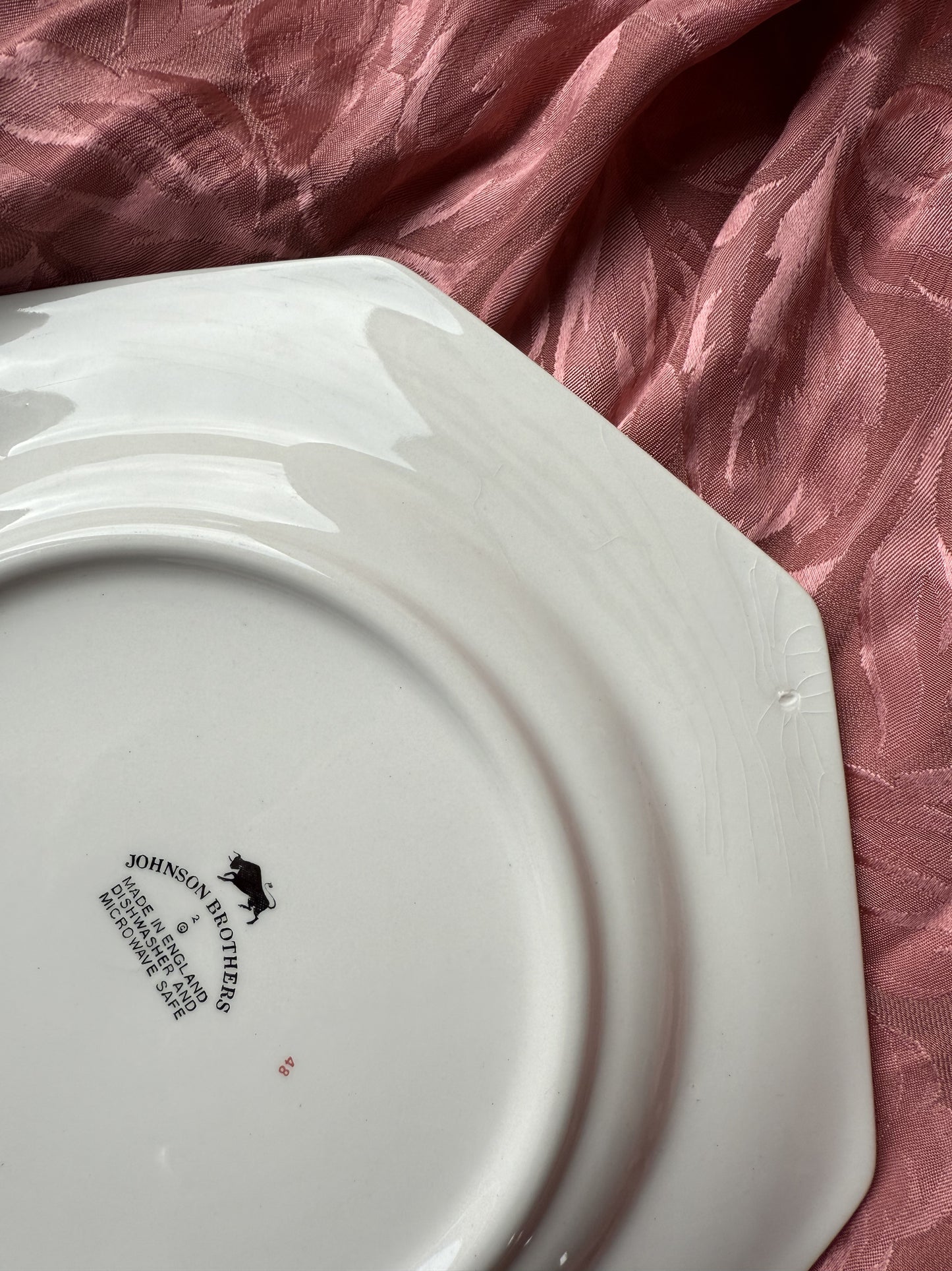 Trois assiettes Johnson Brothers Eternal Beau