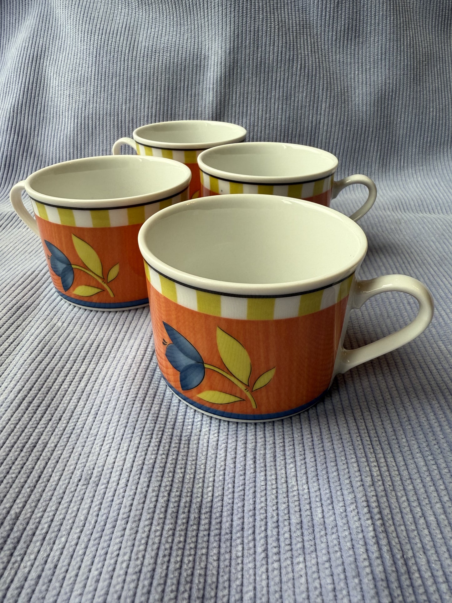 Quatre petites tasses vintage 15 cl