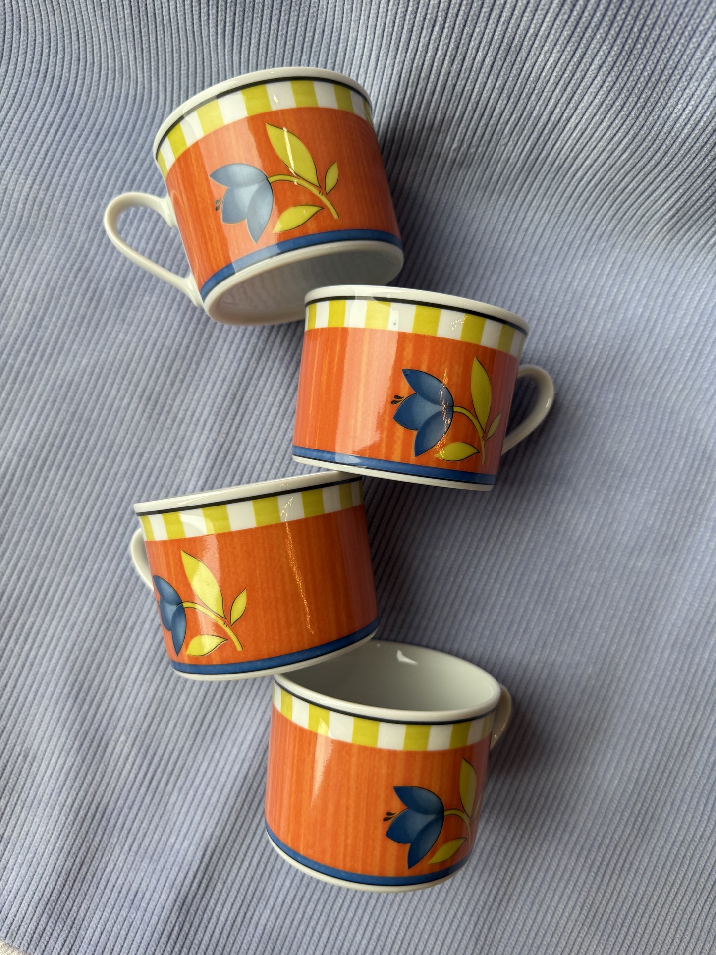 Quatre petites tasses vintage 15 cl