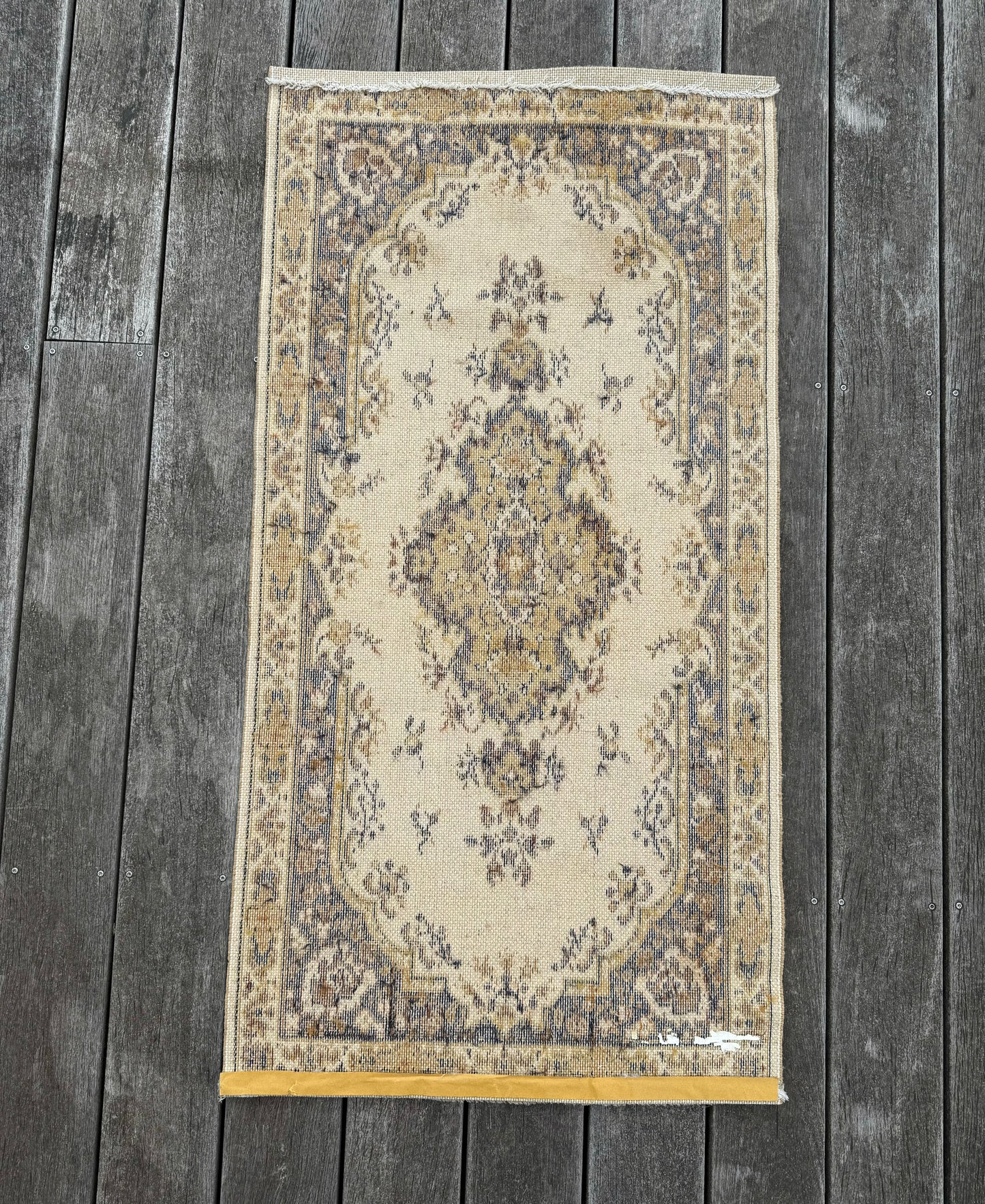 Grand tapis rectangle vintage 1,28m x 0,66m