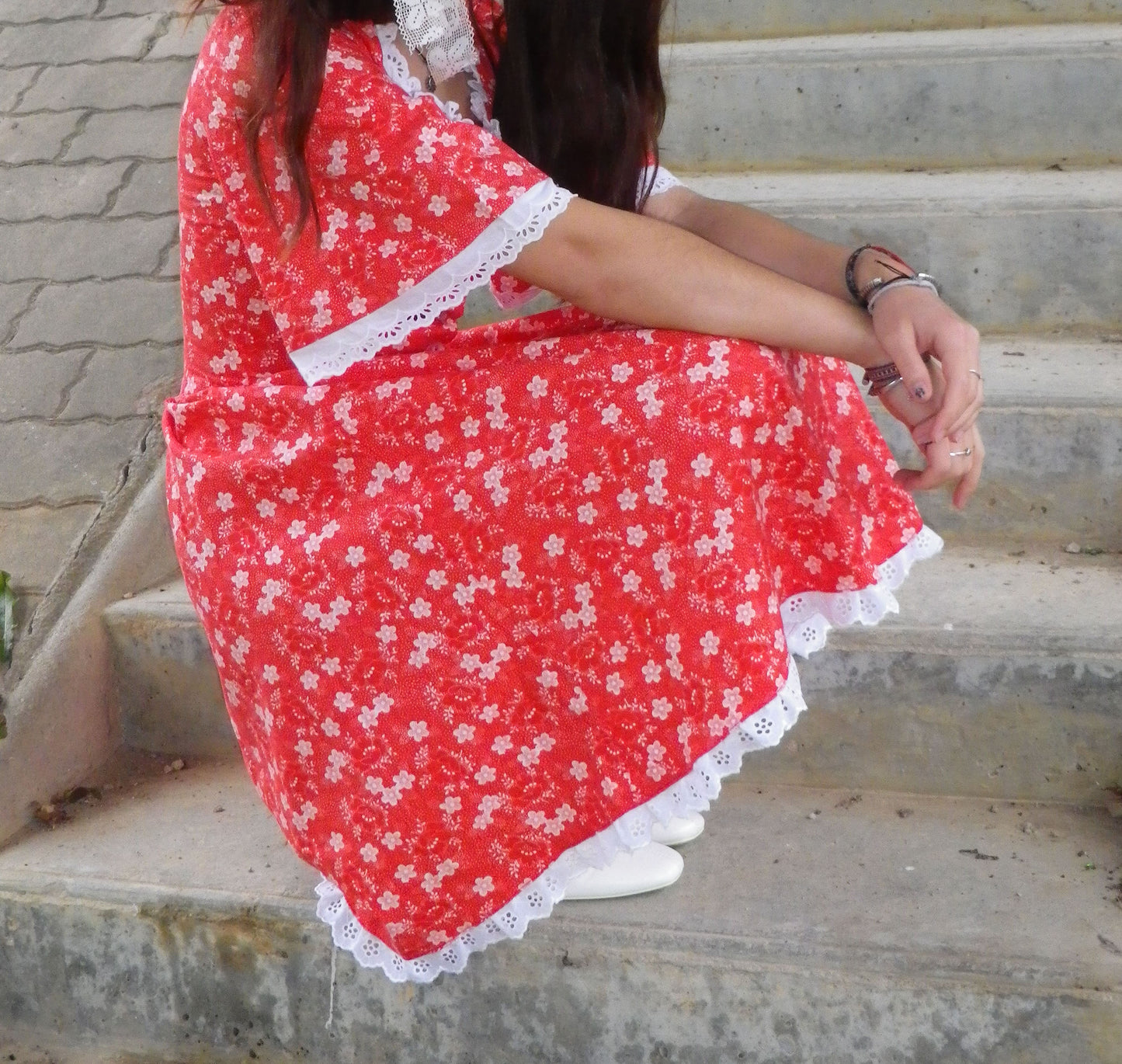 Robe rouge à fleurs blanches vintage T.XS / 12 ans